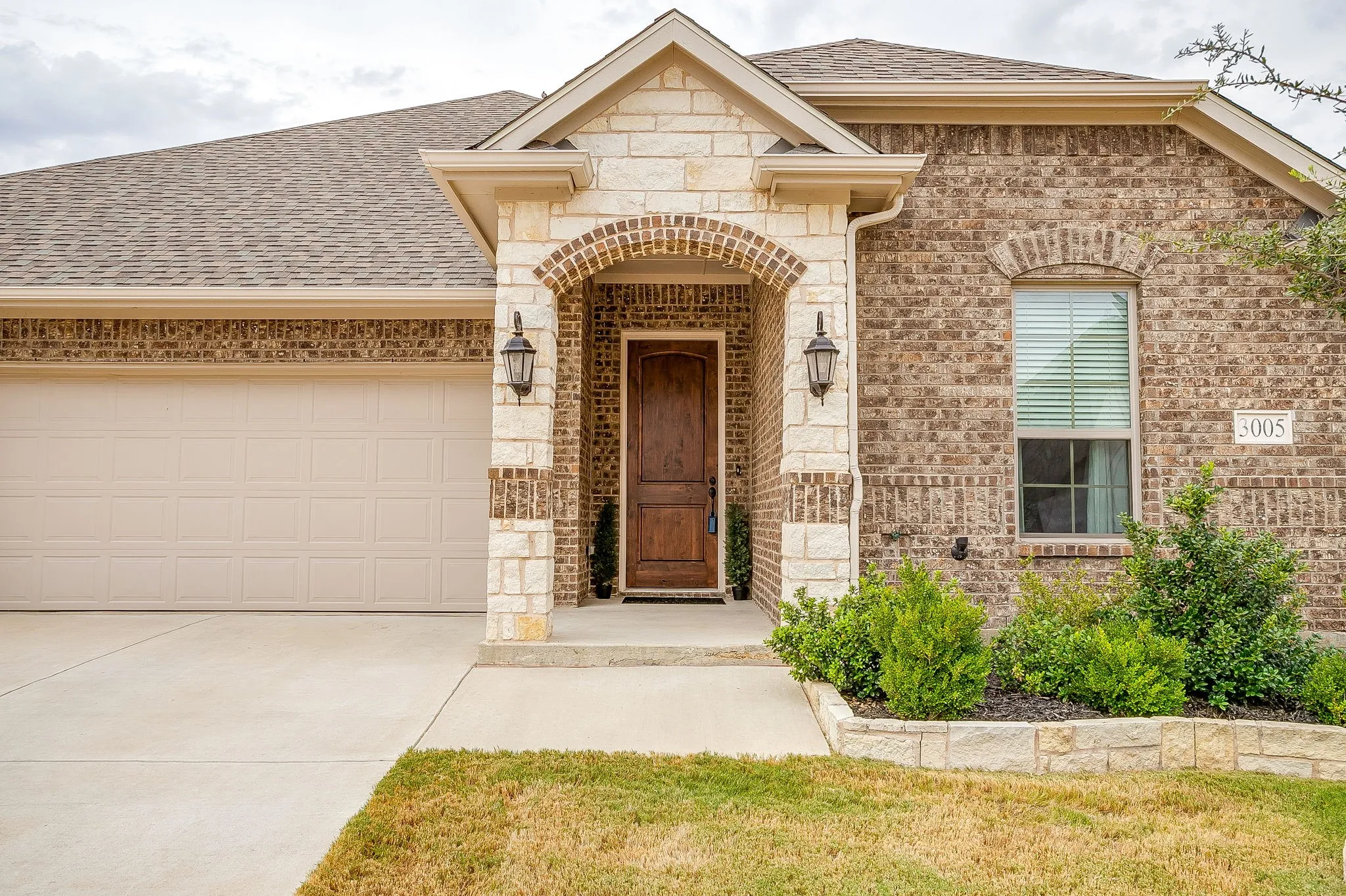Single Family Residence For Sale in Johnson County , 3005 Nob Hill Drive, Burleson, Texas 76028, 4 Bedroom, 3 Bathroom, 3 Garage spaces, 2,861 Sqft, built in 2021, mls#21378498, Real Estate Agent in Burleson, Homes For Sale in Johnson county, Homes For Sale in Burleson, Realtor in Burleson Texas, Real Estate Brokerage Independent Realty Texas, Luminita Cordes Realtor