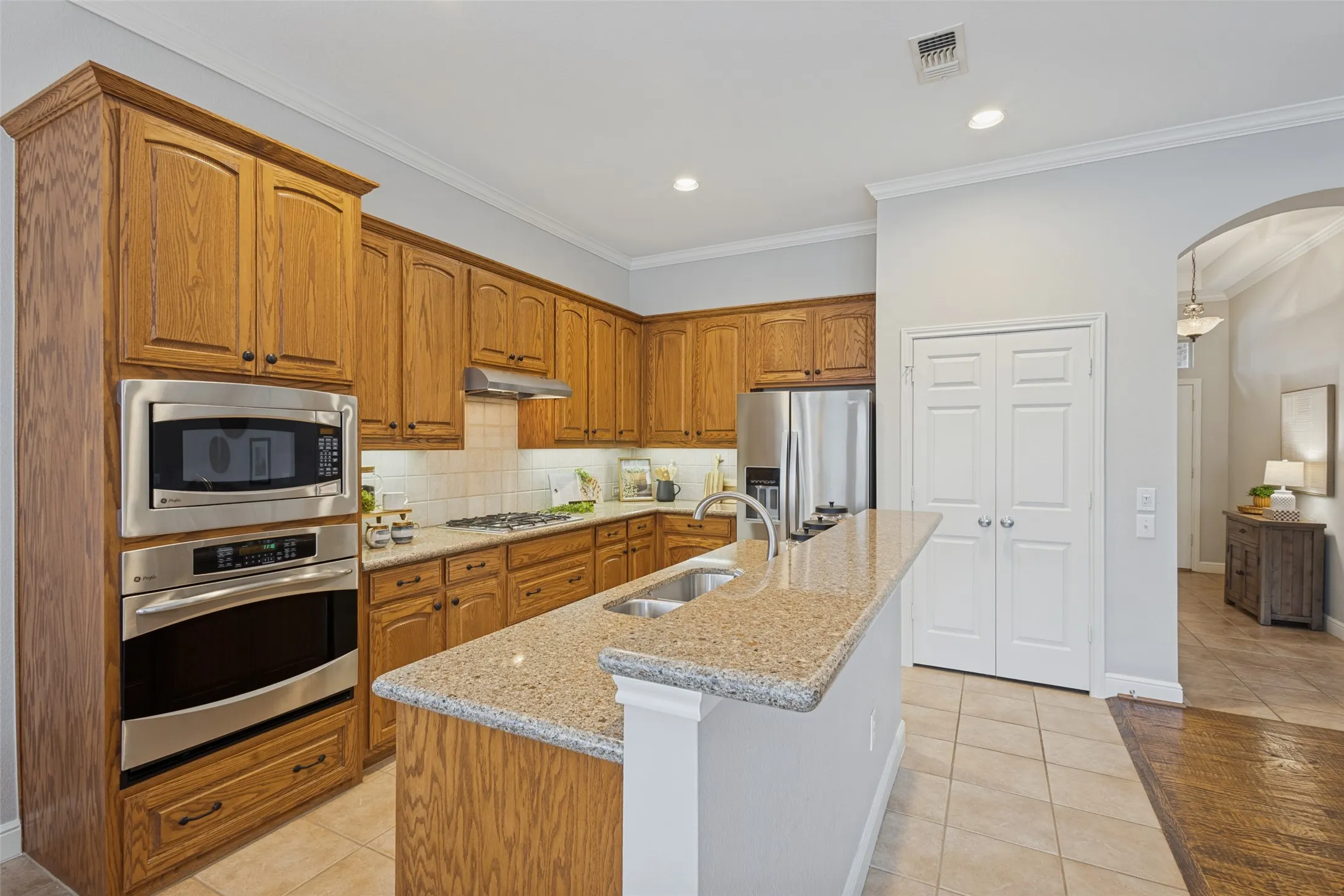 Single Family Residence For Sale in Collin County , 7320 Chadwick Drive, Mc Kinney, Texas 75072, 3 Bedroom, 2 Bathroom, 2 Garage spaces, 2,259 Sqft, built in 2001, mls#21379152, Real Estate Agent in Mc Kinney, Homes For Sale in Collin county, Homes For Sale in Mc Kinney, Realtor in Mc Kinney Texas, Real Estate Brokerage Independent Realty Texas, Luminita Cordes Realtor