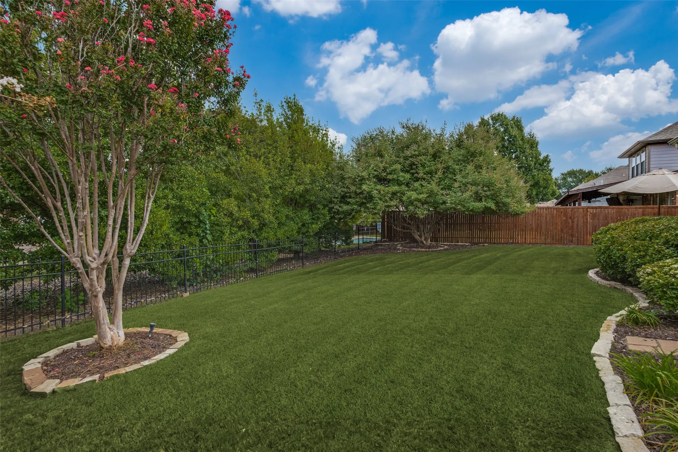 Single Family Residence For Sale in Collin County , 7320 Chadwick Drive, Mc Kinney, Texas 75072, 3 Bedroom, 2 Bathroom, 2 Garage spaces, 2,259 Sqft, built in 2001, mls#21379152, Real Estate Agent in Mc Kinney, Homes For Sale in Collin county, Homes For Sale in Mc Kinney, Realtor in Mc Kinney Texas, Real Estate Brokerage Independent Realty Texas, Luminita Cordes Realtor
