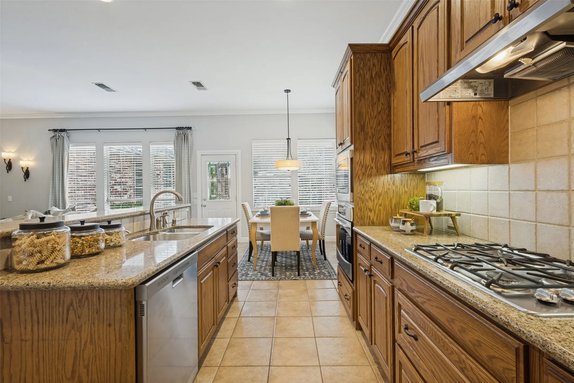 Single Family Residence For Sale in Collin County , 7320 Chadwick Drive, Mc Kinney, Texas 75072, 3 Bedroom, 2 Bathroom, 2 Garage spaces, 2,259 Sqft, built in 2001, mls#21379152, Real Estate Agent in Mc Kinney, Homes For Sale in Collin county, Homes For Sale in Mc Kinney, Realtor in Mc Kinney Texas, Real Estate Brokerage Independent Realty Texas, Luminita Cordes Realtor