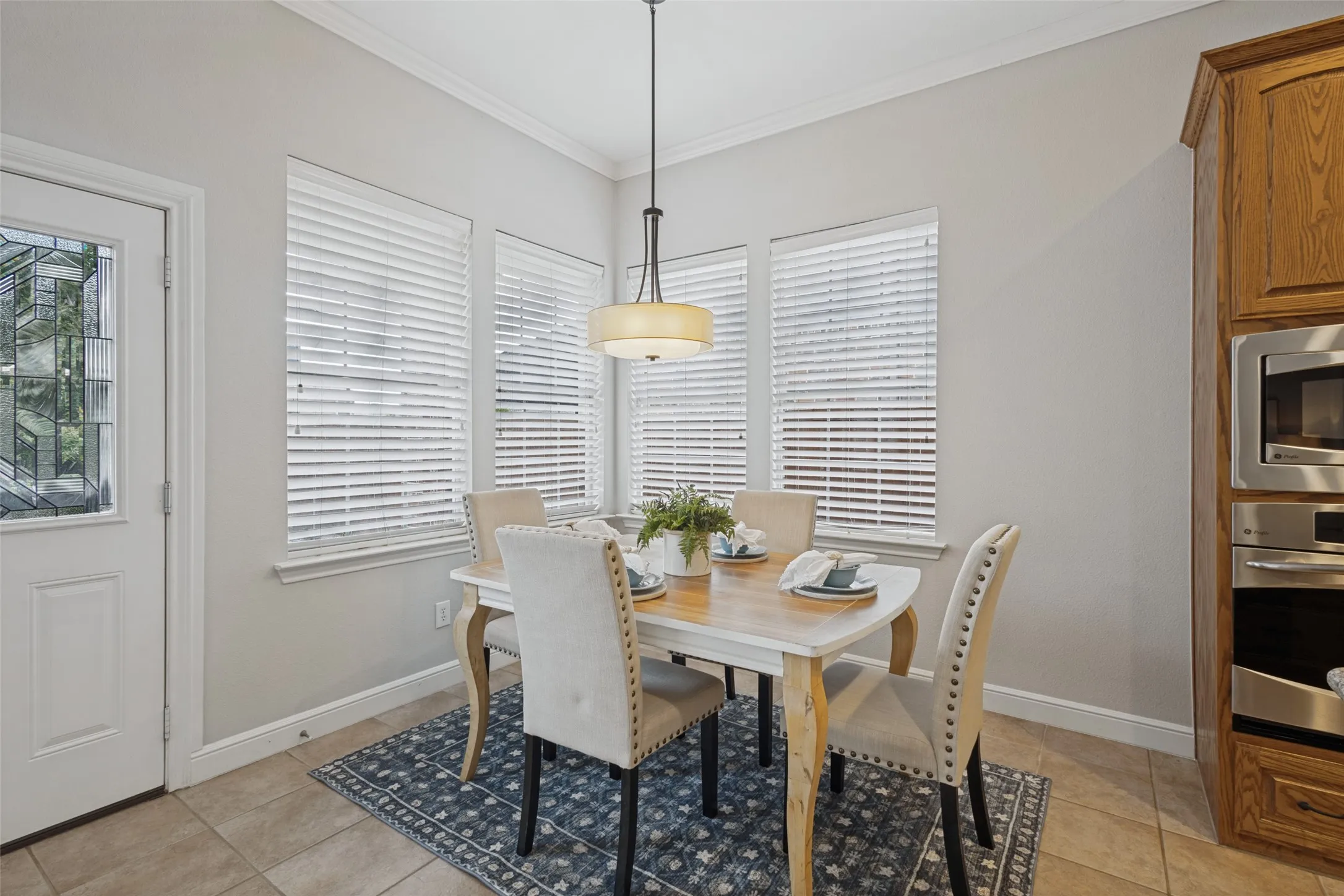 Single Family Residence For Sale in Collin County , 7320 Chadwick Drive, Mc Kinney, Texas 75072, 3 Bedroom, 2 Bathroom, 2 Garage spaces, 2,259 Sqft, built in 2001, mls#21379152, Real Estate Agent in Mc Kinney, Homes For Sale in Collin county, Homes For Sale in Mc Kinney, Realtor in Mc Kinney Texas, Real Estate Brokerage Independent Realty Texas, Luminita Cordes Realtor