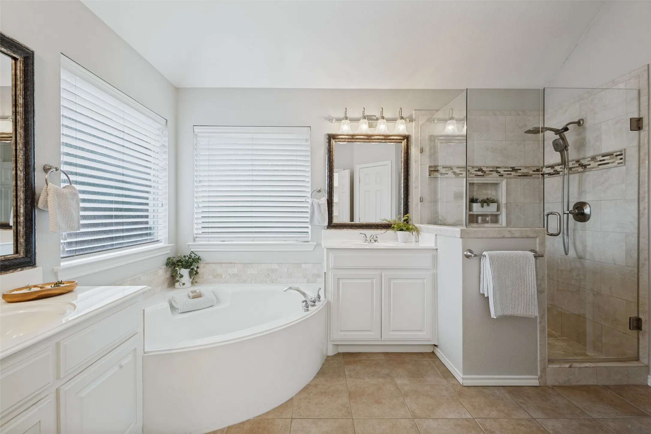 Single Family Residence For Sale in Collin County , 7320 Chadwick Drive, Mc Kinney, Texas 75072, 3 Bedroom, 2 Bathroom, 2 Garage spaces, 2,259 Sqft, built in 2001, mls#21379152, Real Estate Agent in Mc Kinney, Homes For Sale in Collin county, Homes For Sale in Mc Kinney, Realtor in Mc Kinney Texas, Real Estate Brokerage Independent Realty Texas, Luminita Cordes Realtor