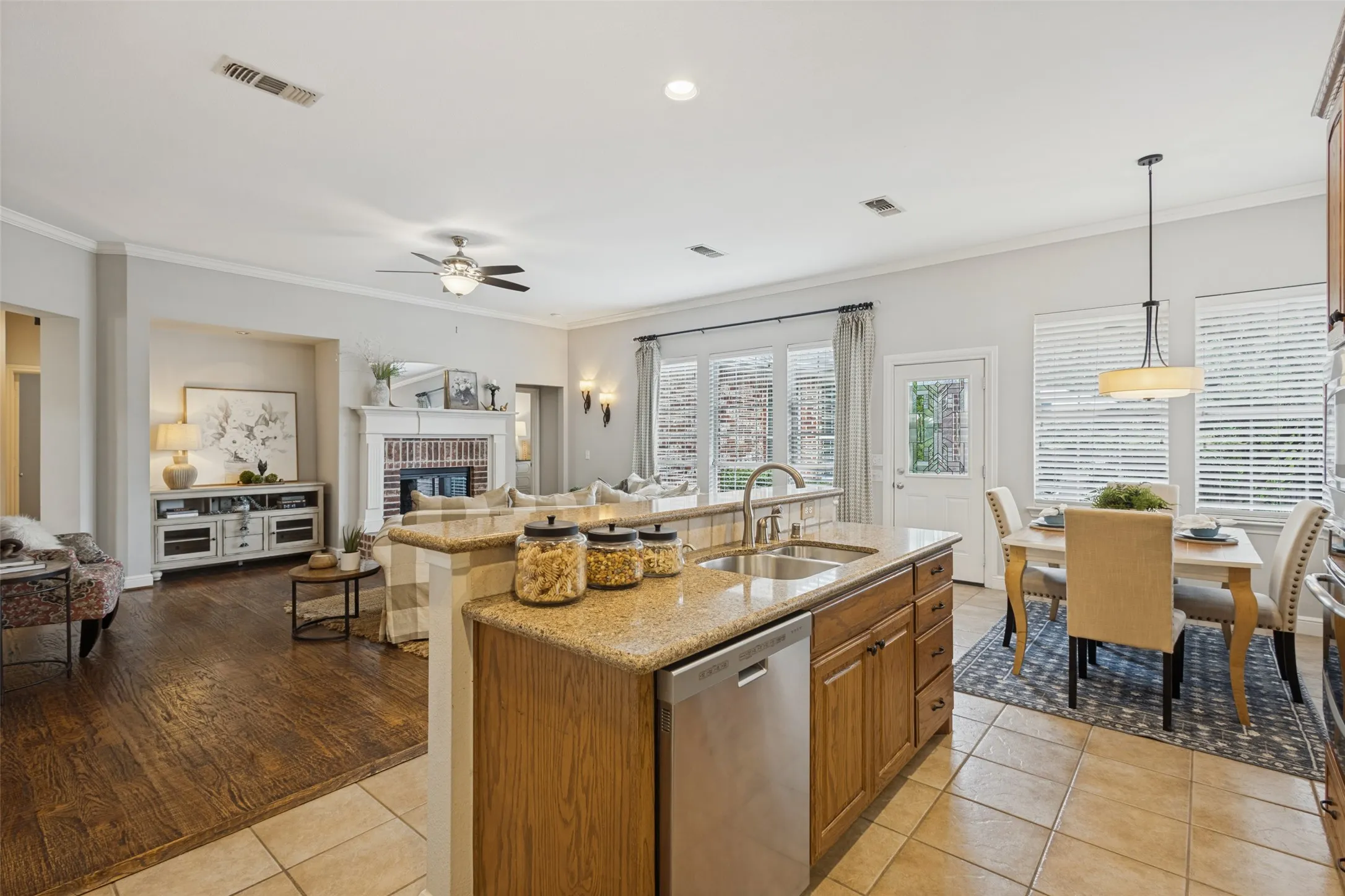Single Family Residence For Sale in Collin County , 7320 Chadwick Drive, Mc Kinney, Texas 75072, 3 Bedroom, 2 Bathroom, 2 Garage spaces, 2,259 Sqft, built in 2001, mls#21379152, Real Estate Agent in Mc Kinney, Homes For Sale in Collin county, Homes For Sale in Mc Kinney, Realtor in Mc Kinney Texas, Real Estate Brokerage Independent Realty Texas, Luminita Cordes Realtor