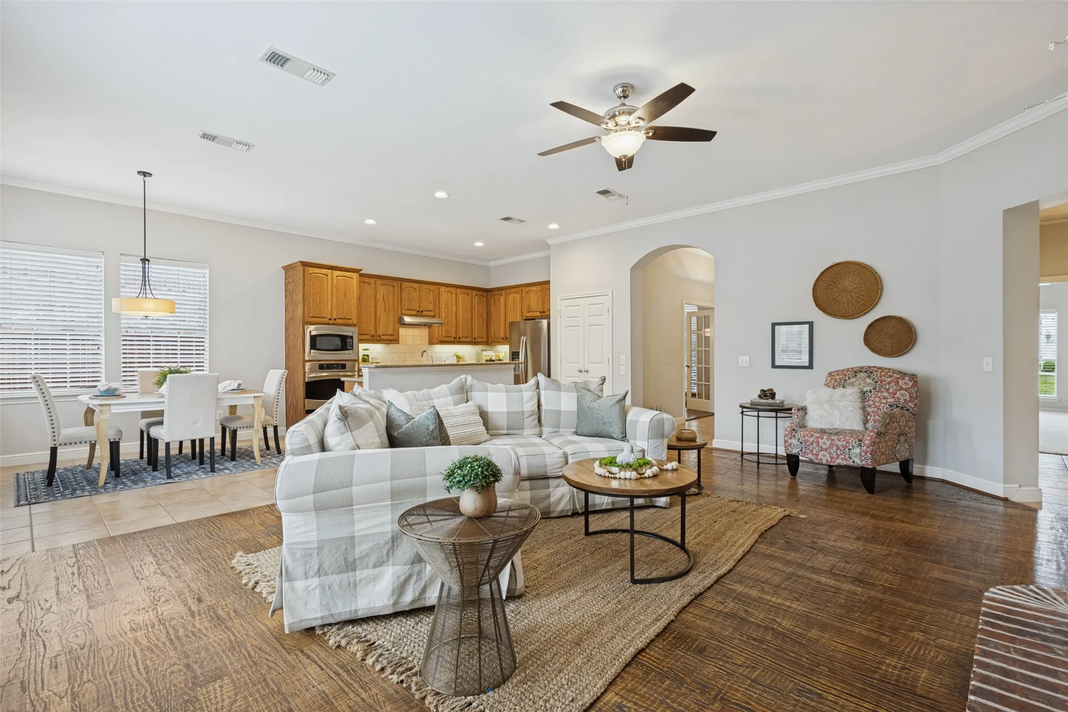 Single Family Residence For Sale in Collin County , 7320 Chadwick Drive, Mc Kinney, Texas 75072, 3 Bedroom, 2 Bathroom, 2 Garage spaces, 2,259 Sqft, built in 2001, mls#21379152, Real Estate Agent in Mc Kinney, Homes For Sale in Collin county, Homes For Sale in Mc Kinney, Realtor in Mc Kinney Texas, Real Estate Brokerage Independent Realty Texas, Luminita Cordes Realtor