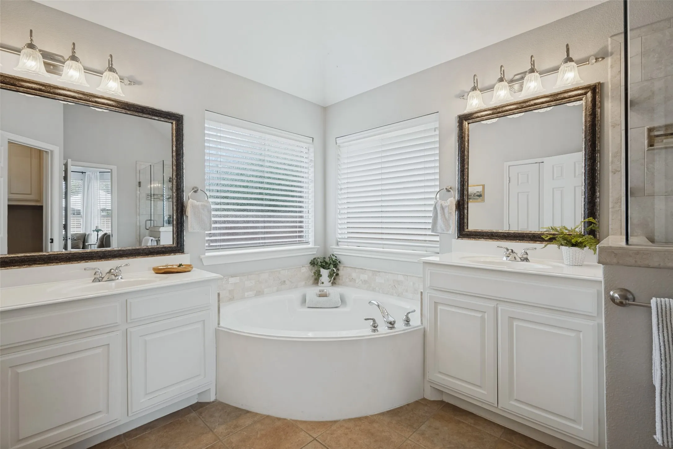Single Family Residence For Sale in Collin County , 7320 Chadwick Drive, Mc Kinney, Texas 75072, 3 Bedroom, 2 Bathroom, 2 Garage spaces, 2,259 Sqft, built in 2001, mls#21379152, Real Estate Agent in Mc Kinney, Homes For Sale in Collin county, Homes For Sale in Mc Kinney, Realtor in Mc Kinney Texas, Real Estate Brokerage Independent Realty Texas, Luminita Cordes Realtor