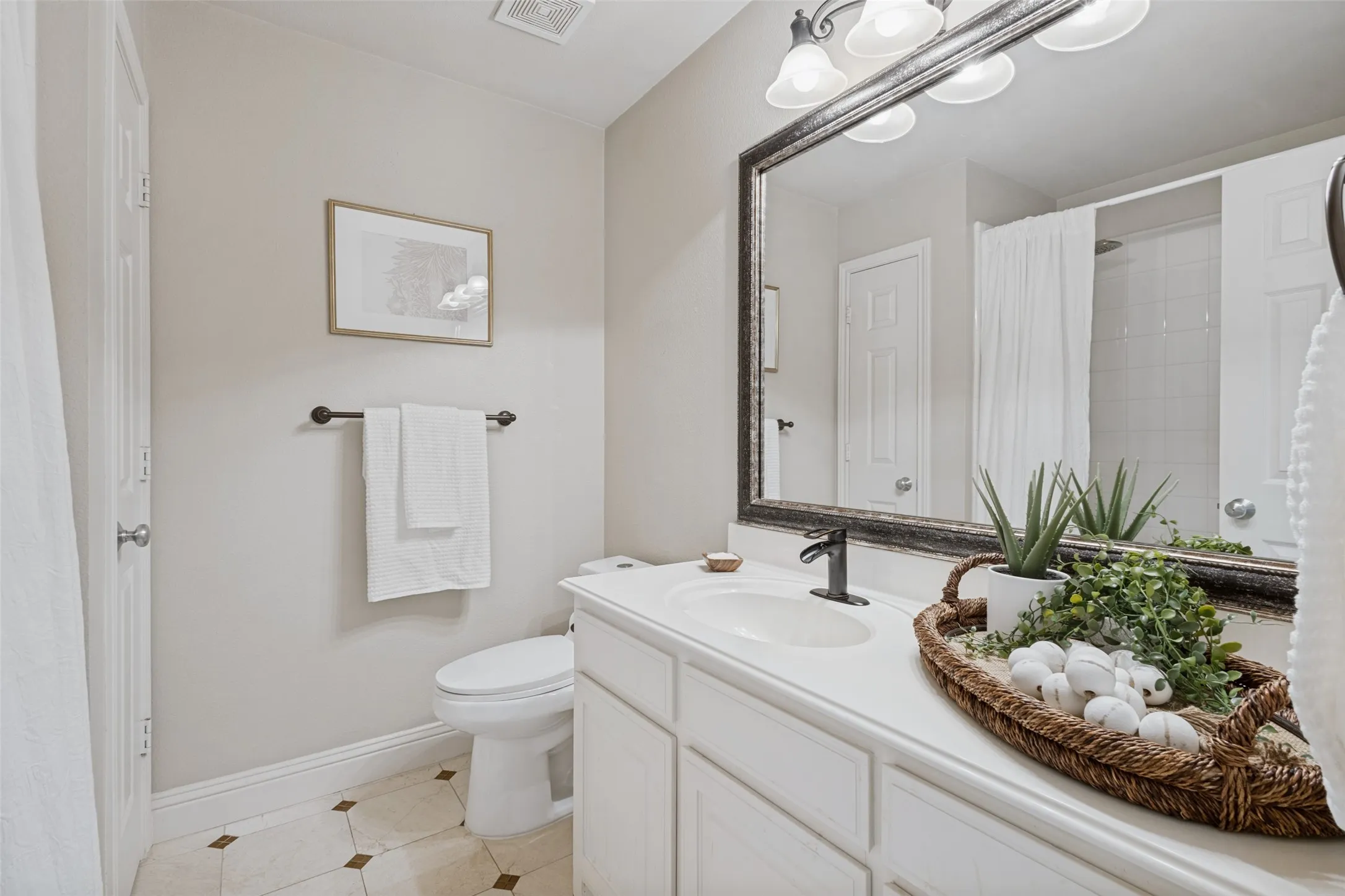 Single Family Residence For Sale in Collin County , 7320 Chadwick Drive, Mc Kinney, Texas 75072, 3 Bedroom, 2 Bathroom, 2 Garage spaces, 2,259 Sqft, built in 2001, mls#21379152, Real Estate Agent in Mc Kinney, Homes For Sale in Collin county, Homes For Sale in Mc Kinney, Realtor in Mc Kinney Texas, Real Estate Brokerage Independent Realty Texas, Luminita Cordes Realtor