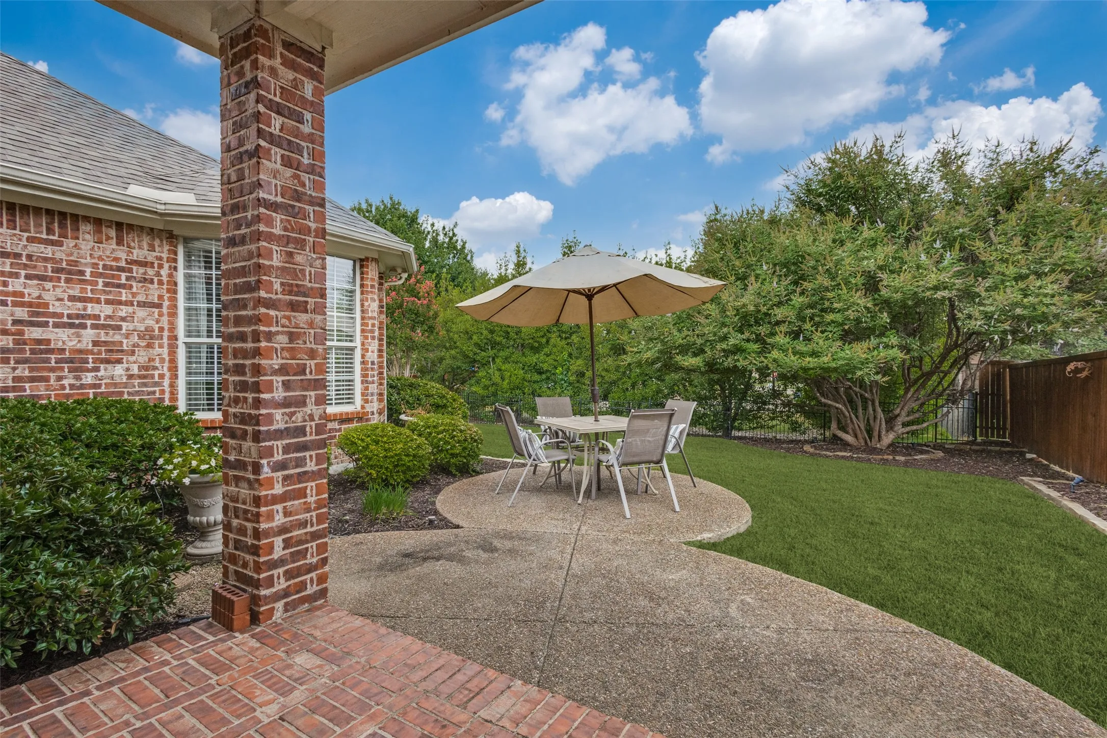 Single Family Residence For Sale in Collin County , 7320 Chadwick Drive, Mc Kinney, Texas 75072, 3 Bedroom, 2 Bathroom, 2 Garage spaces, 2,259 Sqft, built in 2001, mls#21379152, Real Estate Agent in Mc Kinney, Homes For Sale in Collin county, Homes For Sale in Mc Kinney, Realtor in Mc Kinney Texas, Real Estate Brokerage Independent Realty Texas, Luminita Cordes Realtor