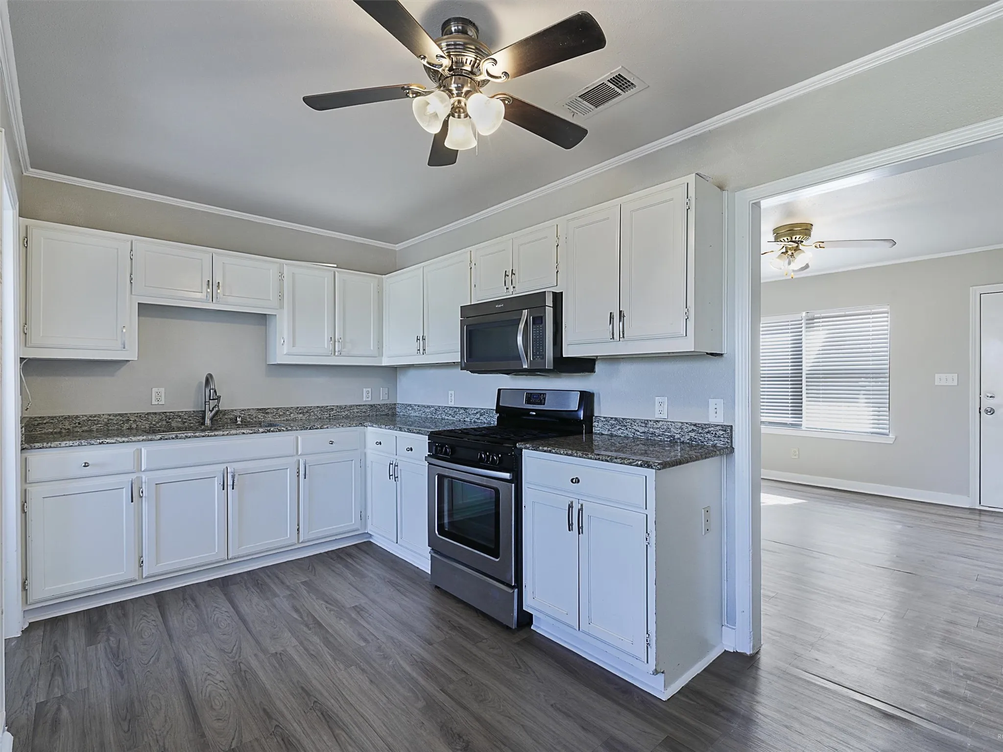 Single Family Residence For Rent in Grayson County , 707 Doris Lane, Gunter, Texas 75058, 3 Bedroom, 2 Bathroom, 2 Garage spaces, 1,249 Sqft, built in 2000, mls#21379193, Real Estate Agent in Gunter, Homes For Rent in Grayson county, Homes For Rent in Gunter, Realtor in Gunter Texas, Real Estate Brokerage Independent Realty Texas, Luminita Cordes Realtor