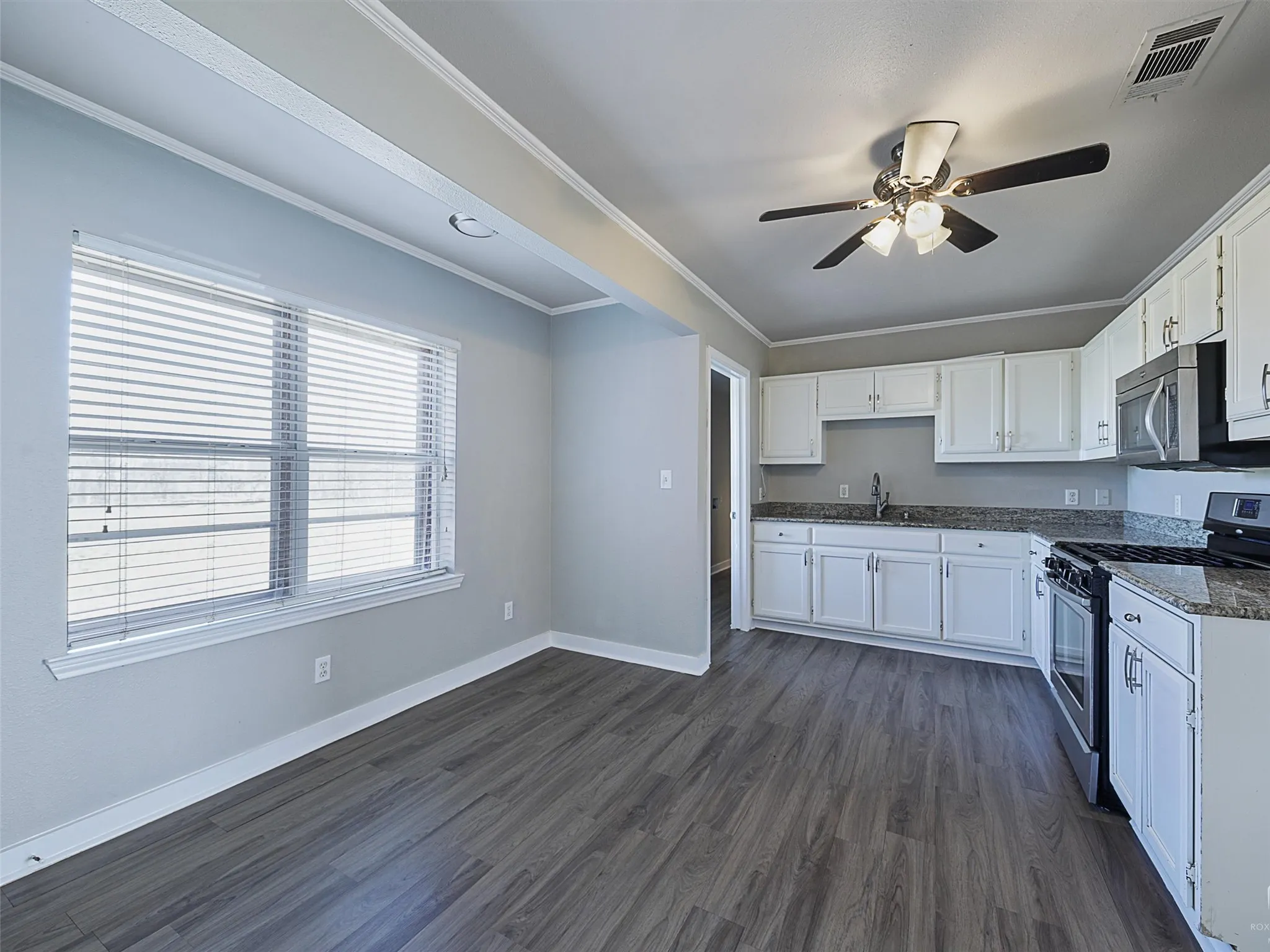 Single Family Residence For Rent in Grayson County , 707 Doris Lane, Gunter, Texas 75058, 3 Bedroom, 2 Bathroom, 2 Garage spaces, 1,249 Sqft, built in 2000, mls#21379193, Real Estate Agent in Gunter, Homes For Rent in Grayson county, Homes For Rent in Gunter, Realtor in Gunter Texas, Real Estate Brokerage Independent Realty Texas, Luminita Cordes Realtor