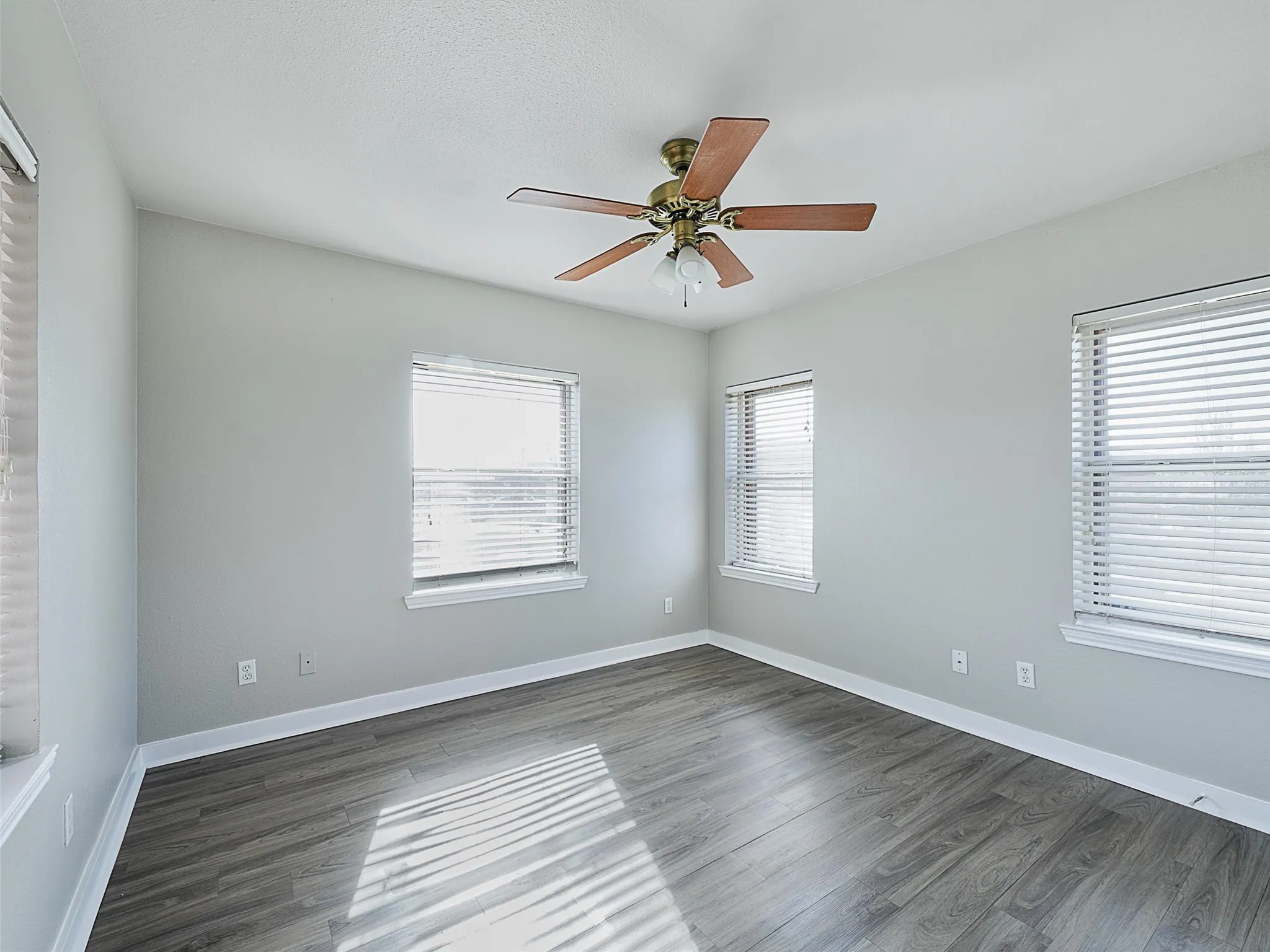 Single Family Residence For Rent in Grayson County , 707 Doris Lane, Gunter, Texas 75058, 3 Bedroom, 2 Bathroom, 2 Garage spaces, 1,249 Sqft, built in 2000, mls#21379193, Real Estate Agent in Gunter, Homes For Rent in Grayson county, Homes For Rent in Gunter, Realtor in Gunter Texas, Real Estate Brokerage Independent Realty Texas, Luminita Cordes Realtor