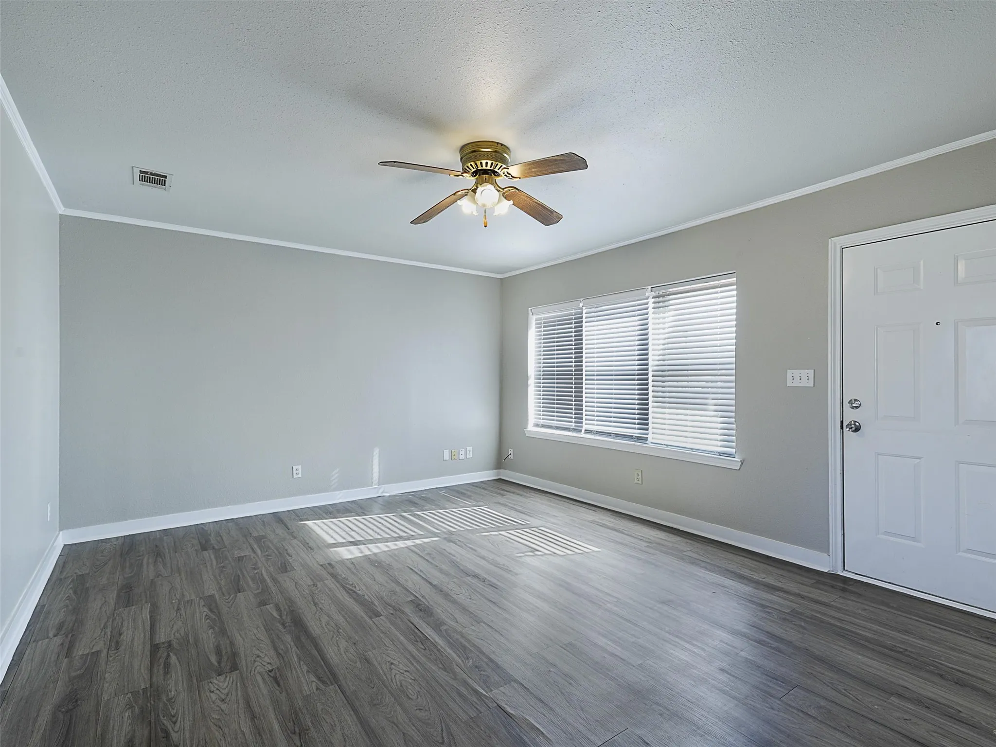 Single Family Residence For Rent in Grayson County , 707 Doris Lane, Gunter, Texas 75058, 3 Bedroom, 2 Bathroom, 2 Garage spaces, 1,249 Sqft, built in 2000, mls#21379193, Real Estate Agent in Gunter, Homes For Rent in Grayson county, Homes For Rent in Gunter, Realtor in Gunter Texas, Real Estate Brokerage Independent Realty Texas, Luminita Cordes Realtor