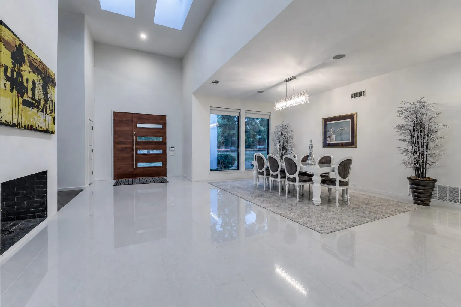 Single Family Residence For Sale in Dallas County , 6321 Spring Valley Road, Dallas, Texas 75254, 5 Bedroom, 5 Bathroom, 2 Garage spaces, 4,982 Sqft, built in 1984, mls#21375753, Real Estate Agent in Dallas, Homes For Sale in Dallas county, Homes For Sale in Dallas, Realtor in Dallas Texas, Real Estate Brokerage Independent Realty Texas, Luminita Cordes Realtor