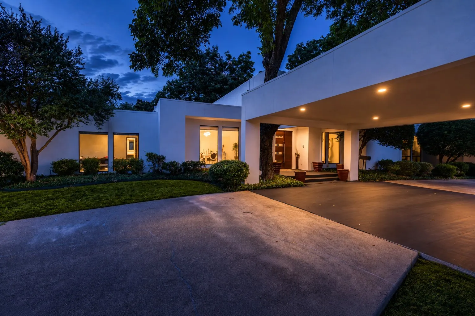 Single Family Residence For Sale in Dallas County , 6321 Spring Valley Road, Dallas, Texas 75254, 5 Bedroom, 5 Bathroom, 2 Garage spaces, 4,982 Sqft, built in 1984, mls#21375753, Real Estate Agent in Dallas, Homes For Sale in Dallas county, Homes For Sale in Dallas, Realtor in Dallas Texas, Real Estate Brokerage Independent Realty Texas, Luminita Cordes Realtor