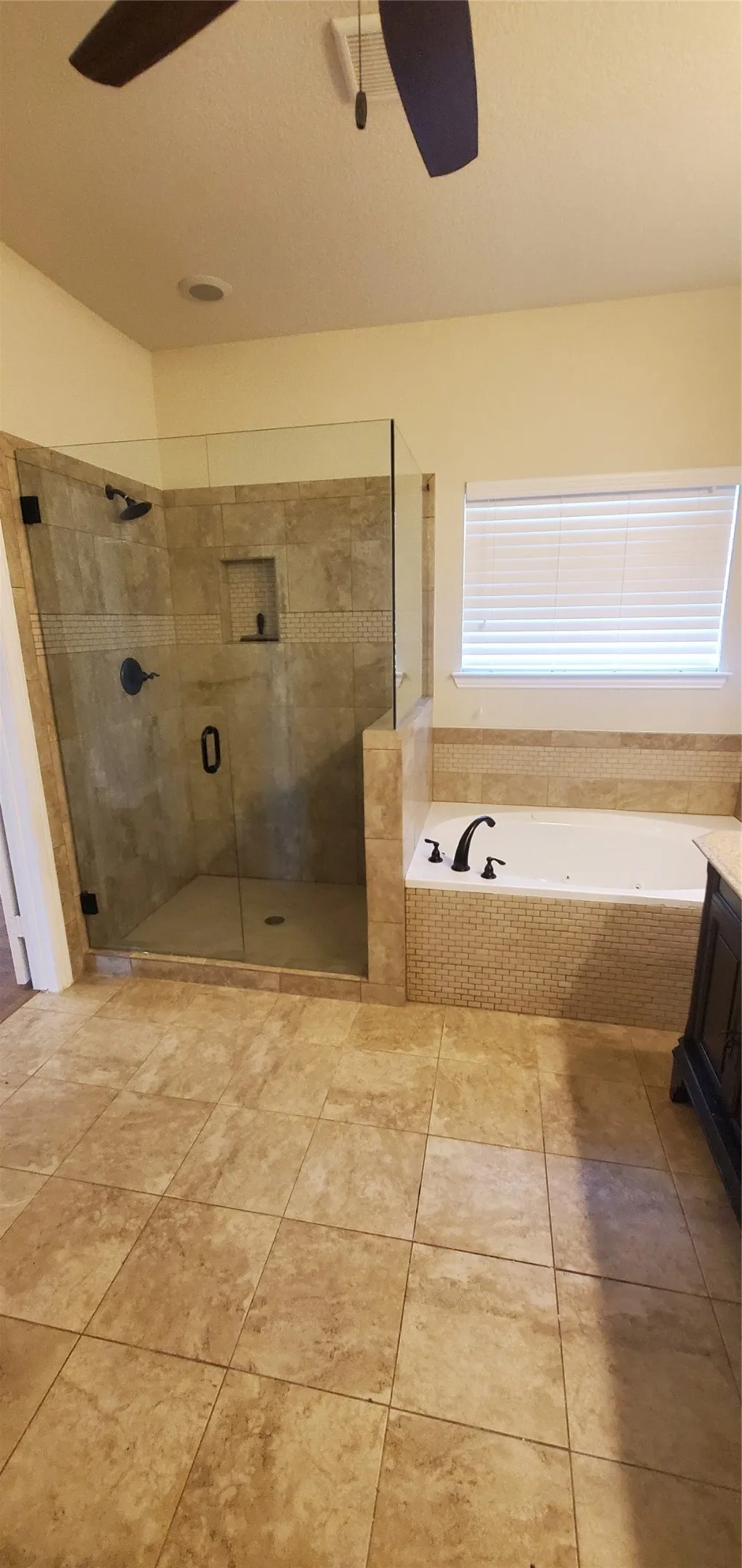 Single Family Residence For Rent in Grayson County , 1416 Swan Ridge Drive, Sherman, Texas 75092, 3 Bedroom, 2 Bathroom, 2 Garage spaces, 1,675 Sqft, built in 2016, mls#21379194, Real Estate Agent in Sherman, Homes For Rent in Grayson county, Homes For Rent in Sherman, Realtor in Sherman Texas, Real Estate Brokerage Independent Realty Texas, Luminita Cordes Realtor