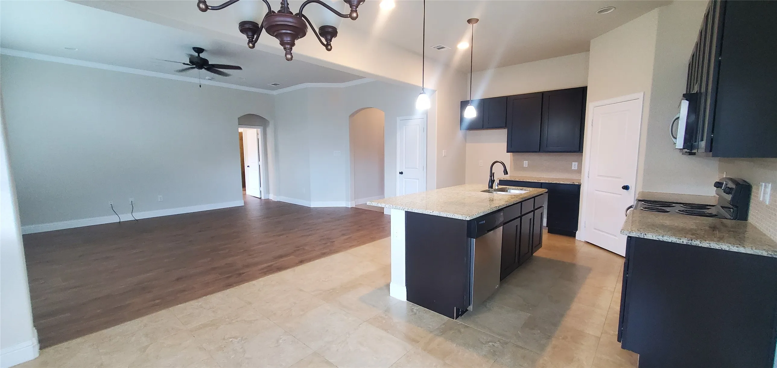 Single Family Residence For Rent in Grayson County , 1416 Swan Ridge Drive, Sherman, Texas 75092, 3 Bedroom, 2 Bathroom, 2 Garage spaces, 1,675 Sqft, built in 2016, mls#21379194, Real Estate Agent in Sherman, Homes For Rent in Grayson county, Homes For Rent in Sherman, Realtor in Sherman Texas, Real Estate Brokerage Independent Realty Texas, Luminita Cordes Realtor