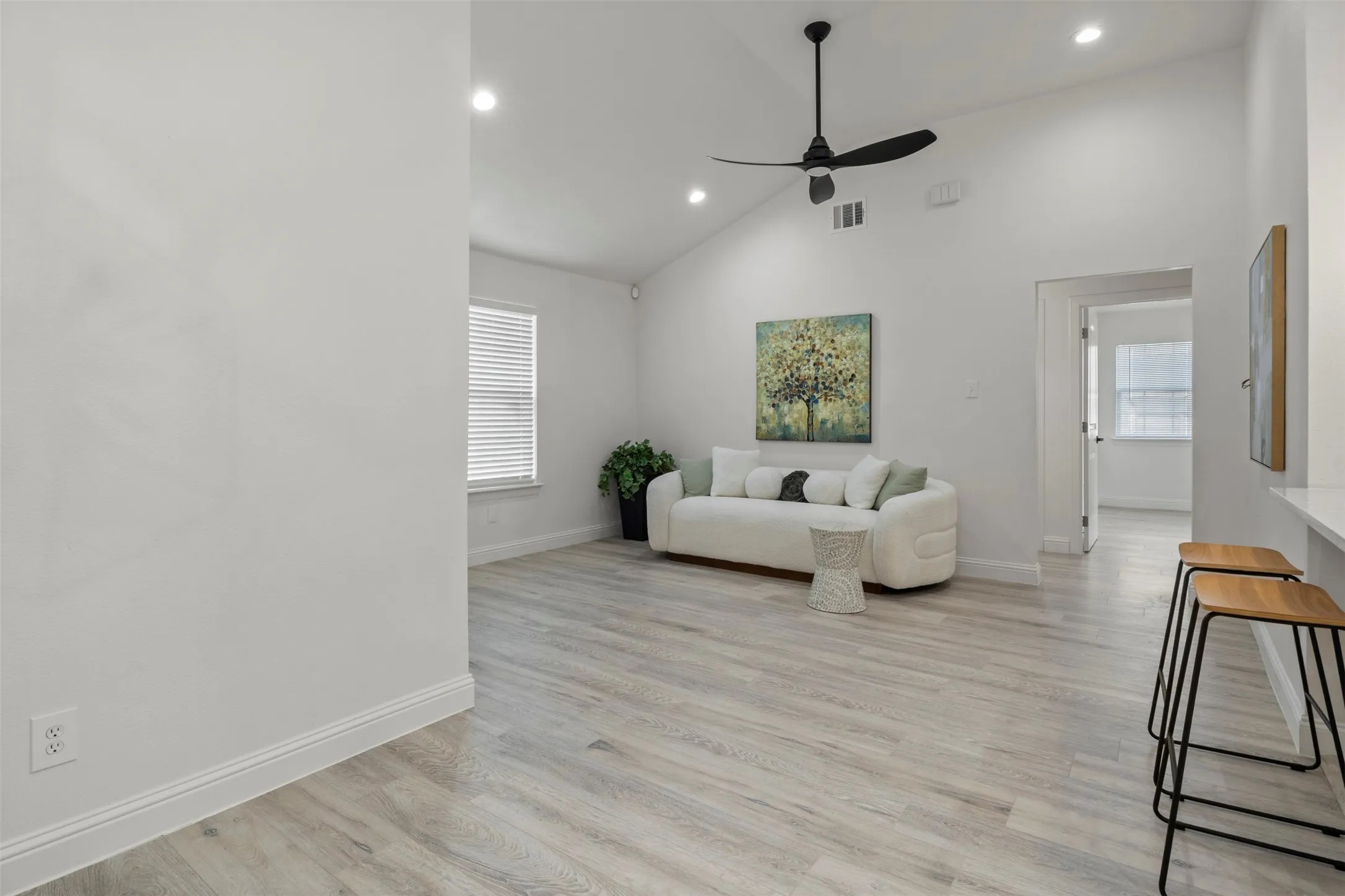Single Family Residence For Sale in Dallas County , 2406 Jennings Avenue, Dallas, Texas 75216, 3 Bedroom, 2 Bathroom, Garage spaces, 1,184 Sqft, built in 1951, mls#21379175, Real Estate Agent in Dallas, Homes For Sale in Dallas county, Homes For Sale in Dallas, Realtor in Dallas Texas, Real Estate Brokerage Independent Realty Texas, Luminita Cordes Realtor
