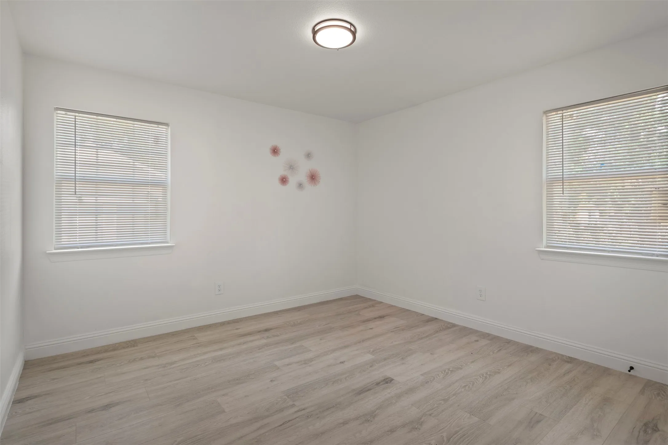 Single Family Residence For Sale in Dallas County , 2406 Jennings Avenue, Dallas, Texas 75216, 3 Bedroom, 2 Bathroom, Garage spaces, 1,184 Sqft, built in 1951, mls#21379175, Real Estate Agent in Dallas, Homes For Sale in Dallas county, Homes For Sale in Dallas, Realtor in Dallas Texas, Real Estate Brokerage Independent Realty Texas, Luminita Cordes Realtor