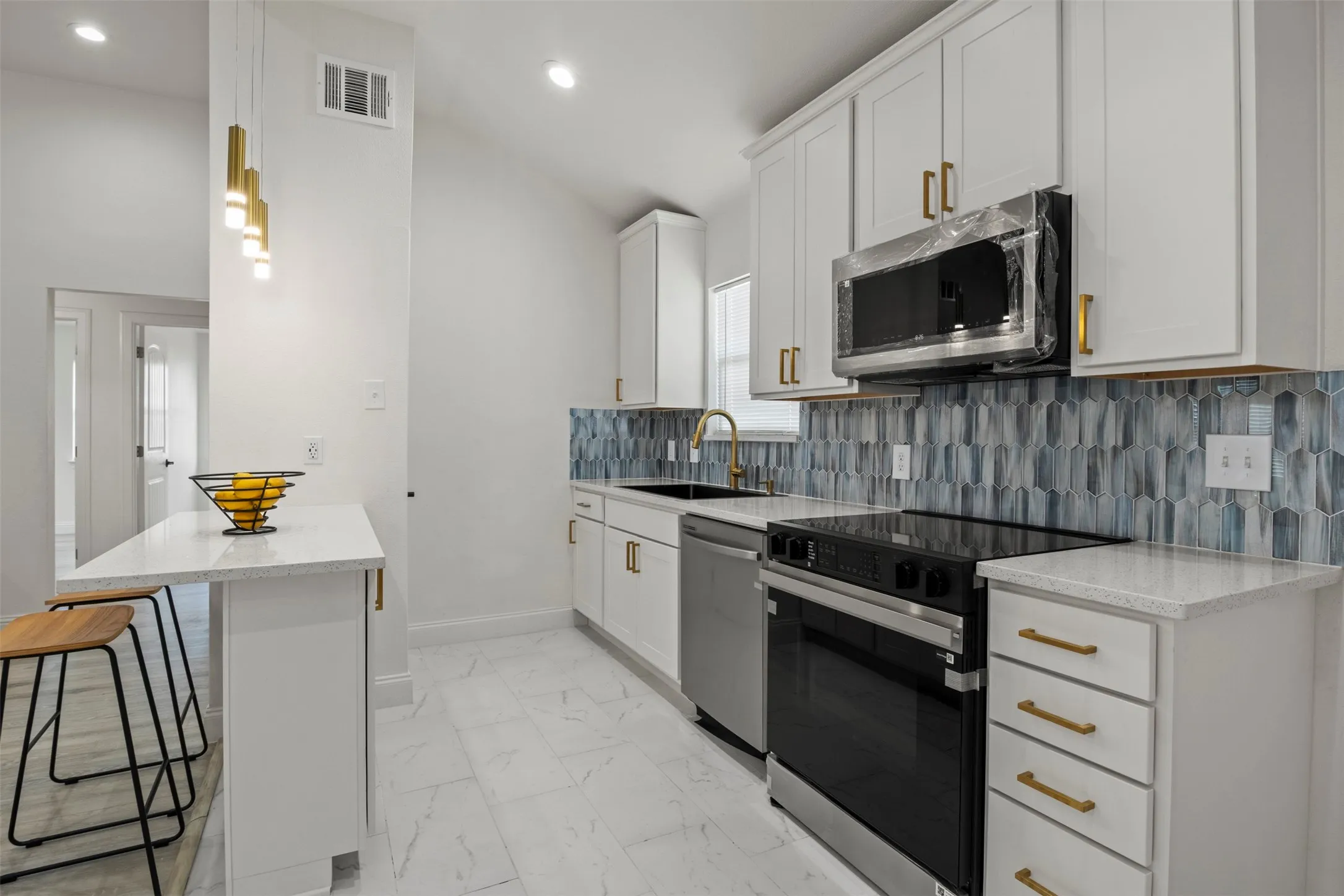 Single Family Residence For Sale in Dallas County , 2406 Jennings Avenue, Dallas, Texas 75216, 3 Bedroom, 2 Bathroom, Garage spaces, 1,184 Sqft, built in 1951, mls#21379175, Real Estate Agent in Dallas, Homes For Sale in Dallas county, Homes For Sale in Dallas, Realtor in Dallas Texas, Real Estate Brokerage Independent Realty Texas, Luminita Cordes Realtor