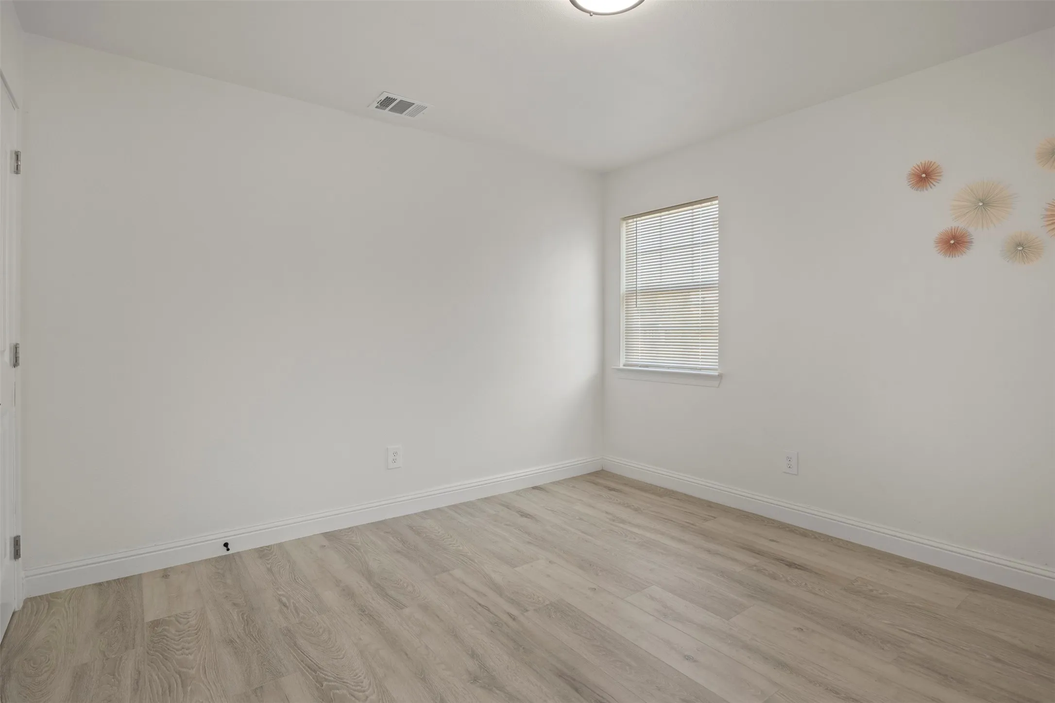 Single Family Residence For Sale in Dallas County , 2406 Jennings Avenue, Dallas, Texas 75216, 3 Bedroom, 2 Bathroom, Garage spaces, 1,184 Sqft, built in 1951, mls#21379175, Real Estate Agent in Dallas, Homes For Sale in Dallas county, Homes For Sale in Dallas, Realtor in Dallas Texas, Real Estate Brokerage Independent Realty Texas, Luminita Cordes Realtor