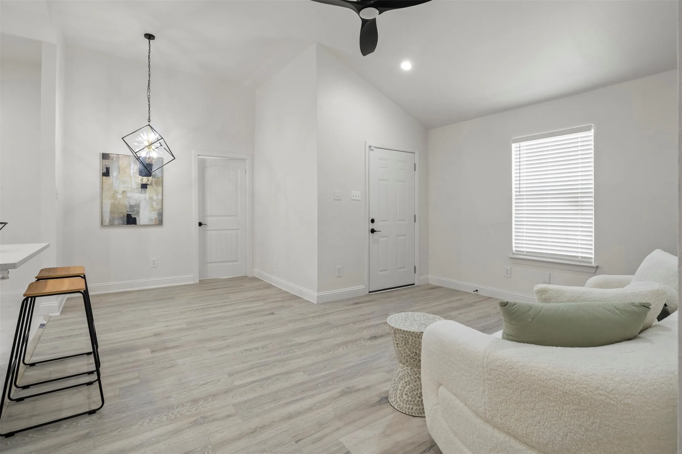 Single Family Residence For Sale in Dallas County , 2406 Jennings Avenue, Dallas, Texas 75216, 3 Bedroom, 2 Bathroom, Garage spaces, 1,184 Sqft, built in 1951, mls#21379175, Real Estate Agent in Dallas, Homes For Sale in Dallas county, Homes For Sale in Dallas, Realtor in Dallas Texas, Real Estate Brokerage Independent Realty Texas, Luminita Cordes Realtor
