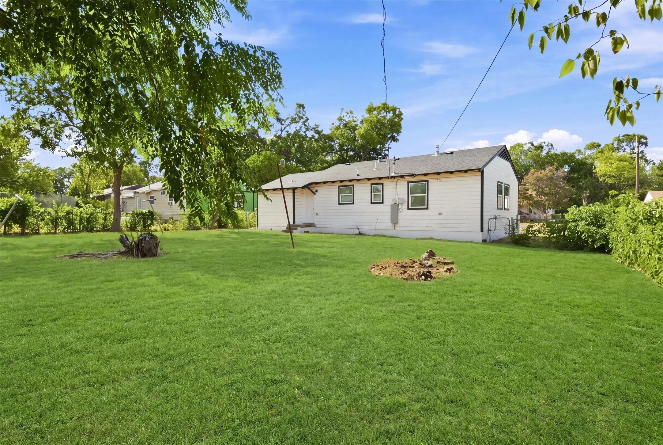 Single Family Residence For Sale in Dallas County , 2406 Jennings Avenue, Dallas, Texas 75216, 3 Bedroom, 2 Bathroom, Garage spaces, 1,184 Sqft, built in 1951, mls#21379175, Real Estate Agent in Dallas, Homes For Sale in Dallas county, Homes For Sale in Dallas, Realtor in Dallas Texas, Real Estate Brokerage Independent Realty Texas, Luminita Cordes Realtor