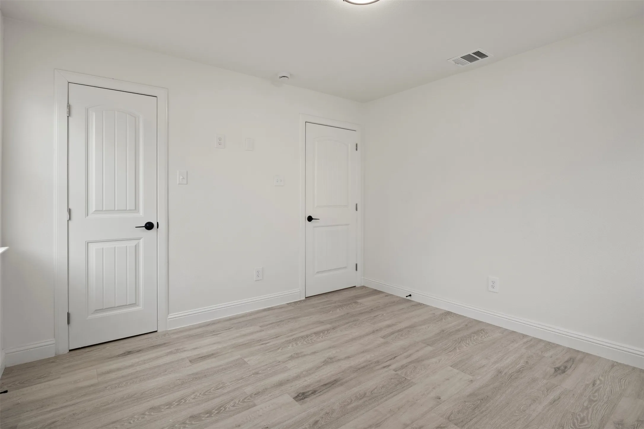 Single Family Residence For Sale in Dallas County , 2406 Jennings Avenue, Dallas, Texas 75216, 3 Bedroom, 2 Bathroom, Garage spaces, 1,184 Sqft, built in 1951, mls#21379175, Real Estate Agent in Dallas, Homes For Sale in Dallas county, Homes For Sale in Dallas, Realtor in Dallas Texas, Real Estate Brokerage Independent Realty Texas, Luminita Cordes Realtor