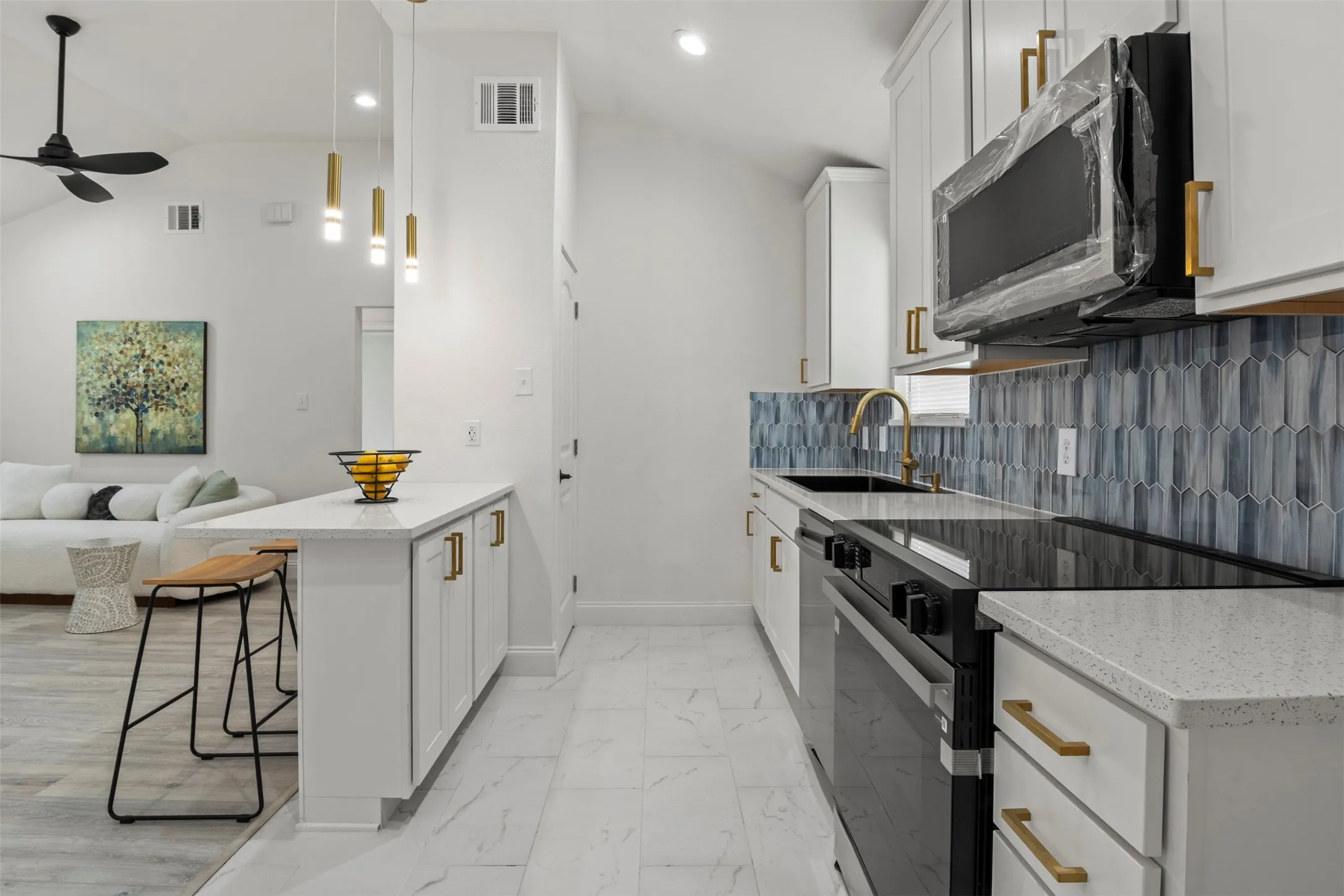 Single Family Residence For Sale in Dallas County , 2406 Jennings Avenue, Dallas, Texas 75216, 3 Bedroom, 2 Bathroom, Garage spaces, 1,184 Sqft, built in 1951, mls#21379175, Real Estate Agent in Dallas, Homes For Sale in Dallas county, Homes For Sale in Dallas, Realtor in Dallas Texas, Real Estate Brokerage Independent Realty Texas, Luminita Cordes Realtor
