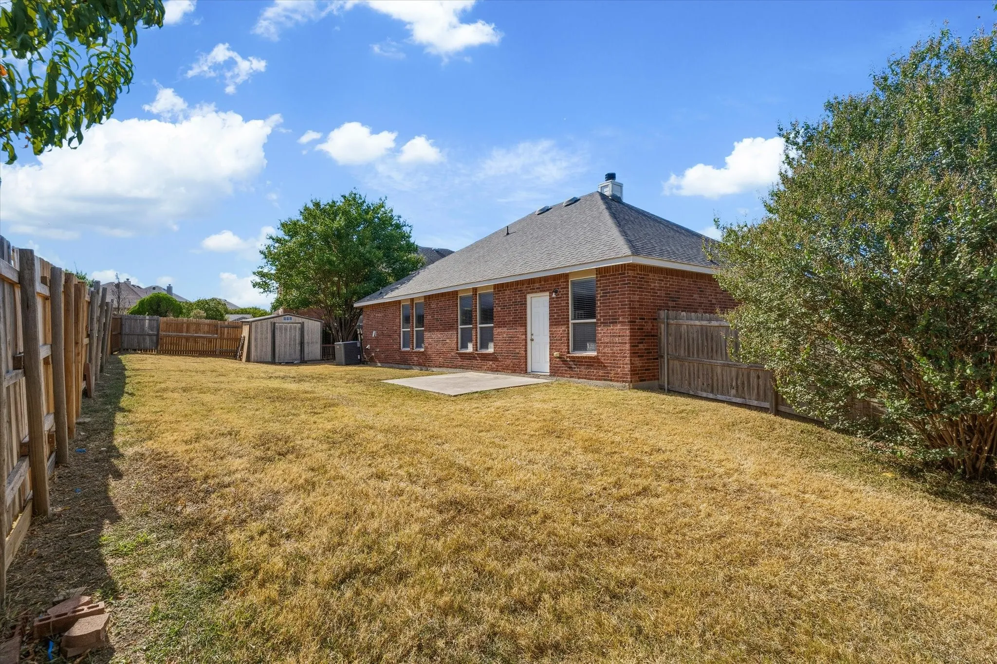 Single Family Residence For Sale in Dallas County , 1738 Summerwood Lane, Cedar Hill, Texas 75104, 4 Bedroom, 2 Bathroom, 2 Garage spaces, 1,953 Sqft, built in 2005, mls#21378602, Real Estate Agent in Cedar Hill, Homes For Sale in Dallas county, Homes For Sale in Cedar Hill, Realtor in Cedar Hill Texas, Real Estate Brokerage Independent Realty Texas, Luminita Cordes Realtor