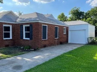 Single Family Residence For Rent in Tarrant County , 2704 W Bewick Street, Fort Worth, Texas 76109, 2 Bedroom, 1 Bathroom, Garage spaces, 1,032 Sqft, built in 1947, mls#21376662, Real Estate Agent in Fort Worth, Homes For Rent in Tarrant county, Homes For Rent in Fort Worth, Realtor in Fort Worth Texas, Real Estate Brokerage Independent Realty Texas, Luminita Cordes Realtor