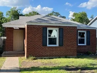 Single Family Residence For Rent in Tarrant County , 2704 W Bewick Street, Fort Worth, Texas 76109, 2 Bedroom, 1 Bathroom, Garage spaces, 1,032 Sqft, built in 1947, mls#21376662, Real Estate Agent in Fort Worth, Homes For Rent in Tarrant county, Homes For Rent in Fort Worth, Realtor in Fort Worth Texas, Real Estate Brokerage Independent Realty Texas, Luminita Cordes Realtor