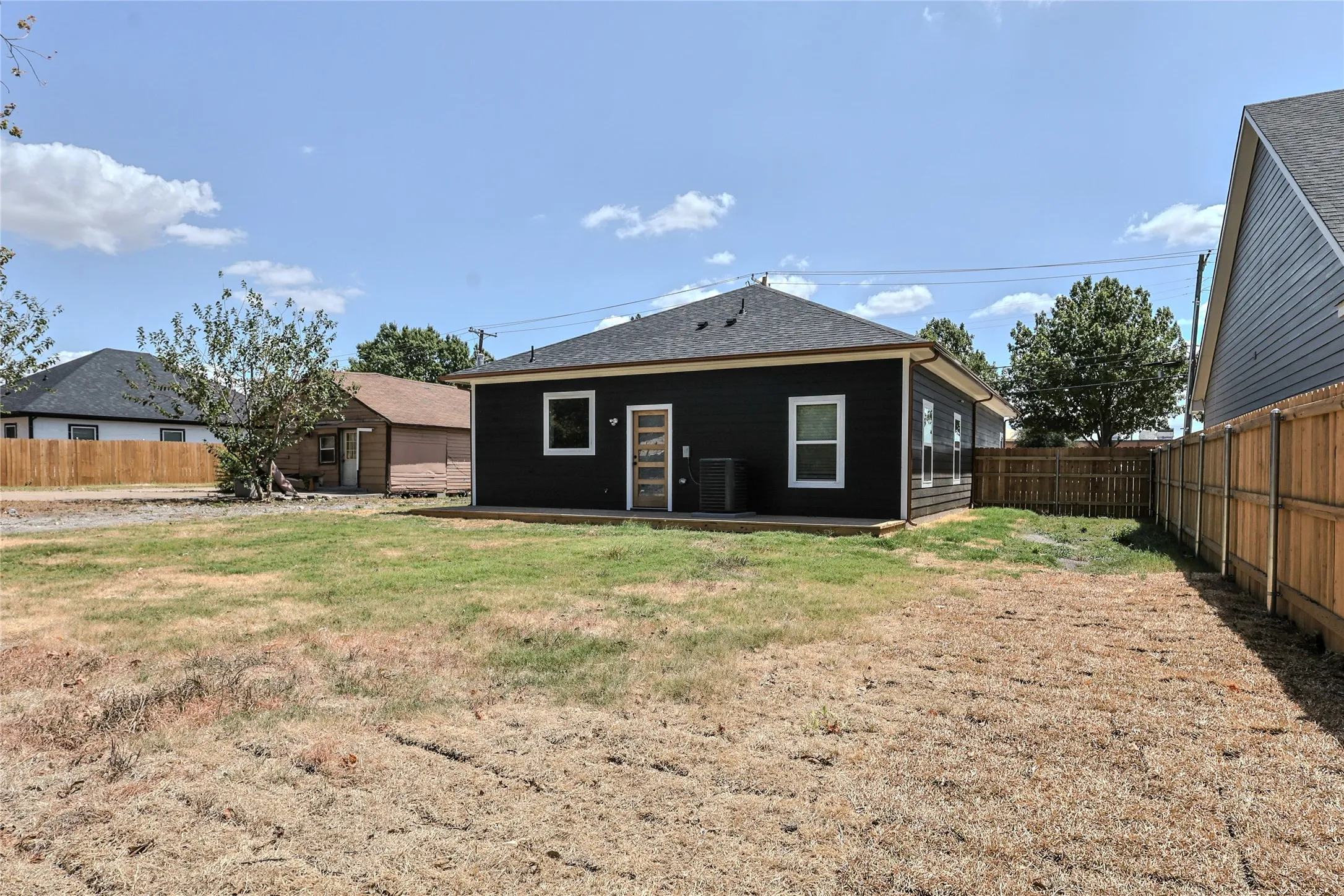 Single Family Residence For Rent in Ellis County , 609 N Getzendaner Avenue, Waxahachie, Texas 75165, 3 Bedroom, 2 Bathroom, 1 Garage spaces, 1,320 Sqft, built in 2026, mls#21379197, Real Estate Agent in Waxahachie, Homes For Rent in Ellis county, Homes For Rent in Waxahachie, Realtor in Waxahachie Texas, Real Estate Brokerage Independent Realty Texas, Luminita Cordes Realtor