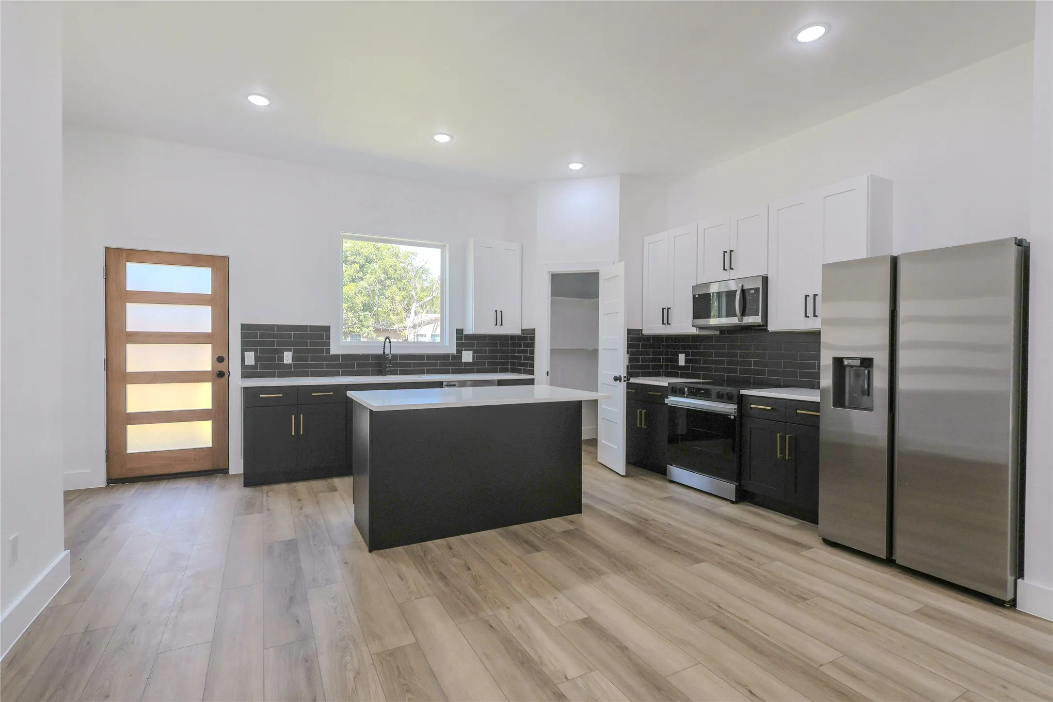 Single Family Residence For Rent in Ellis County , 609 N Getzendaner Avenue, Waxahachie, Texas 75165, 3 Bedroom, 2 Bathroom, 1 Garage spaces, 1,320 Sqft, built in 2026, mls#21379197, Real Estate Agent in Waxahachie, Homes For Rent in Ellis county, Homes For Rent in Waxahachie, Realtor in Waxahachie Texas, Real Estate Brokerage Independent Realty Texas, Luminita Cordes Realtor