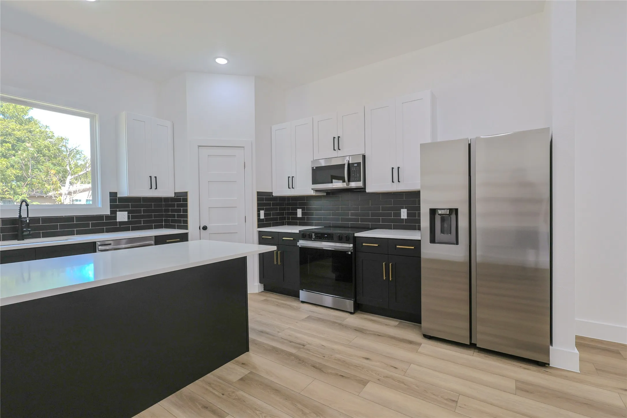 Single Family Residence For Rent in Ellis County , 609 N Getzendaner Avenue, Waxahachie, Texas 75165, 3 Bedroom, 2 Bathroom, 1 Garage spaces, 1,320 Sqft, built in 2026, mls#21379197, Real Estate Agent in Waxahachie, Homes For Rent in Ellis county, Homes For Rent in Waxahachie, Realtor in Waxahachie Texas, Real Estate Brokerage Independent Realty Texas, Luminita Cordes Realtor