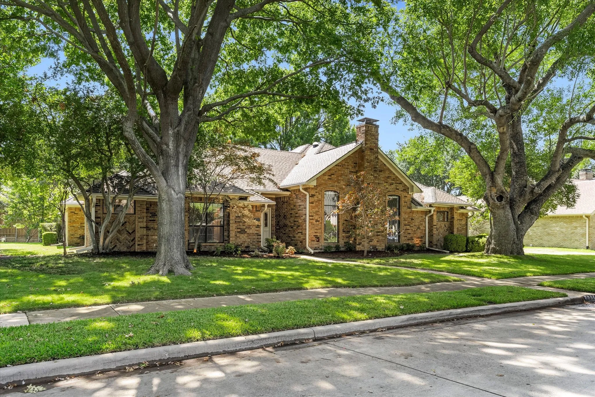 Single Family Residence For Sale in Collin County , 6604 Garfield Drive, Plano, Texas 75023, 4 Bedroom, 4 Bathroom, 2 Garage spaces, 2,803 Sqft, built in 1983, mls#21379157, Real Estate Agent in Plano, Homes For Sale in Collin county, Homes For Sale in Plano, Realtor in Plano Texas, Real Estate Brokerage Independent Realty Texas, Luminita Cordes Realtor