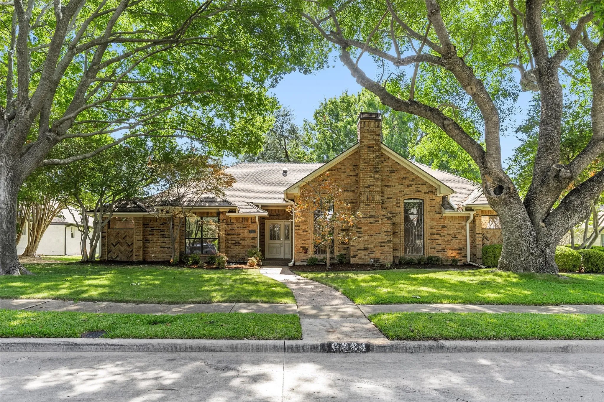 Single Family Residence For Sale in Collin County , 6604 Garfield Drive, Plano, Texas 75023, 4 Bedroom, 4 Bathroom, 2 Garage spaces, 2,803 Sqft, built in 1983, mls#21379157, Real Estate Agent in Plano, Homes For Sale in Collin county, Homes For Sale in Plano, Realtor in Plano Texas, Real Estate Brokerage Independent Realty Texas, Luminita Cordes Realtor