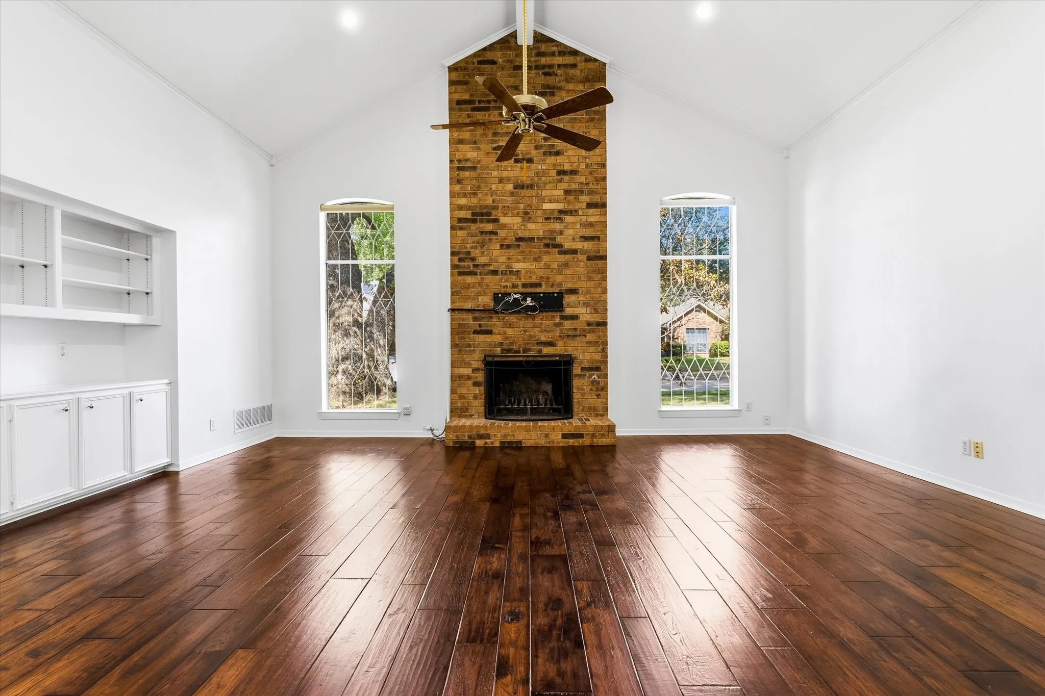Single Family Residence For Sale in Collin County , 6604 Garfield Drive, Plano, Texas 75023, 4 Bedroom, 4 Bathroom, 2 Garage spaces, 2,803 Sqft, built in 1983, mls#21379157, Real Estate Agent in Plano, Homes For Sale in Collin county, Homes For Sale in Plano, Realtor in Plano Texas, Real Estate Brokerage Independent Realty Texas, Luminita Cordes Realtor
