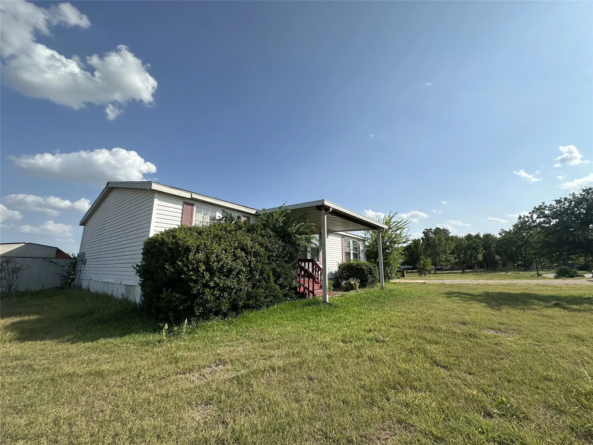 Mobile Home For Sale in Kaufman County , 7099 Terry Lea Lane, Forney, Texas 75126, 2 Bedroom, 2 Bathroom, Garage spaces, 1,484 Sqft, built in 2002, mls#21379196, Real Estate Agent in Forney, Homes For Sale in Kaufman county, Homes For Sale in Forney, Realtor in Forney Texas, Real Estate Brokerage Independent Realty Texas, Luminita Cordes Realtor