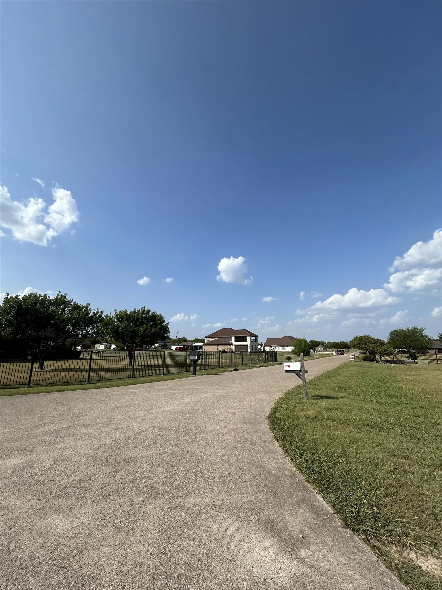 Mobile Home For Sale in Kaufman County , 7099 Terry Lea Lane, Forney, Texas 75126, 2 Bedroom, 2 Bathroom, Garage spaces, 1,484 Sqft, built in 2002, mls#21379196, Real Estate Agent in Forney, Homes For Sale in Kaufman county, Homes For Sale in Forney, Realtor in Forney Texas, Real Estate Brokerage Independent Realty Texas, Luminita Cordes Realtor
