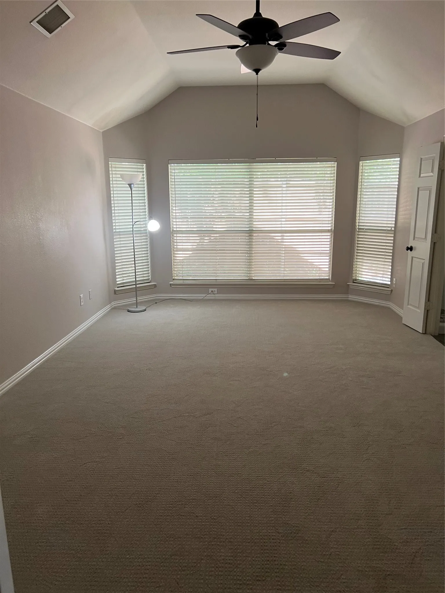 Single Family Residence For Rent in Collin County , 5004 Enclave Court, Mc Kinney, Texas 75072, 3 Bedroom, 2 Bathroom, 2 Garage spaces, 2,029 Sqft, built in 1997, mls#21378742, Real Estate Agent in Mc Kinney, Homes For Rent in Collin county, Homes For Rent in Mc Kinney, Realtor in Mc Kinney Texas, Real Estate Brokerage Independent Realty Texas, Luminita Cordes Realtor