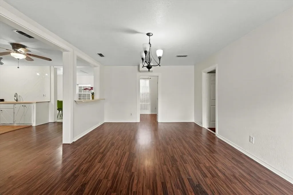 Single Family Residence For Rent in Dallas County , 709 S Munger Boulevard, Dallas, Texas 75223, 4 Bedroom, 1 Bathroom, Garage spaces, 1,610 Sqft, built in 1928, mls#21379198, Real Estate Agent in Dallas, Homes For Rent in Dallas county, Homes For Rent in Dallas, Realtor in Dallas Texas, Real Estate Brokerage Independent Realty Texas, Luminita Cordes Realtor