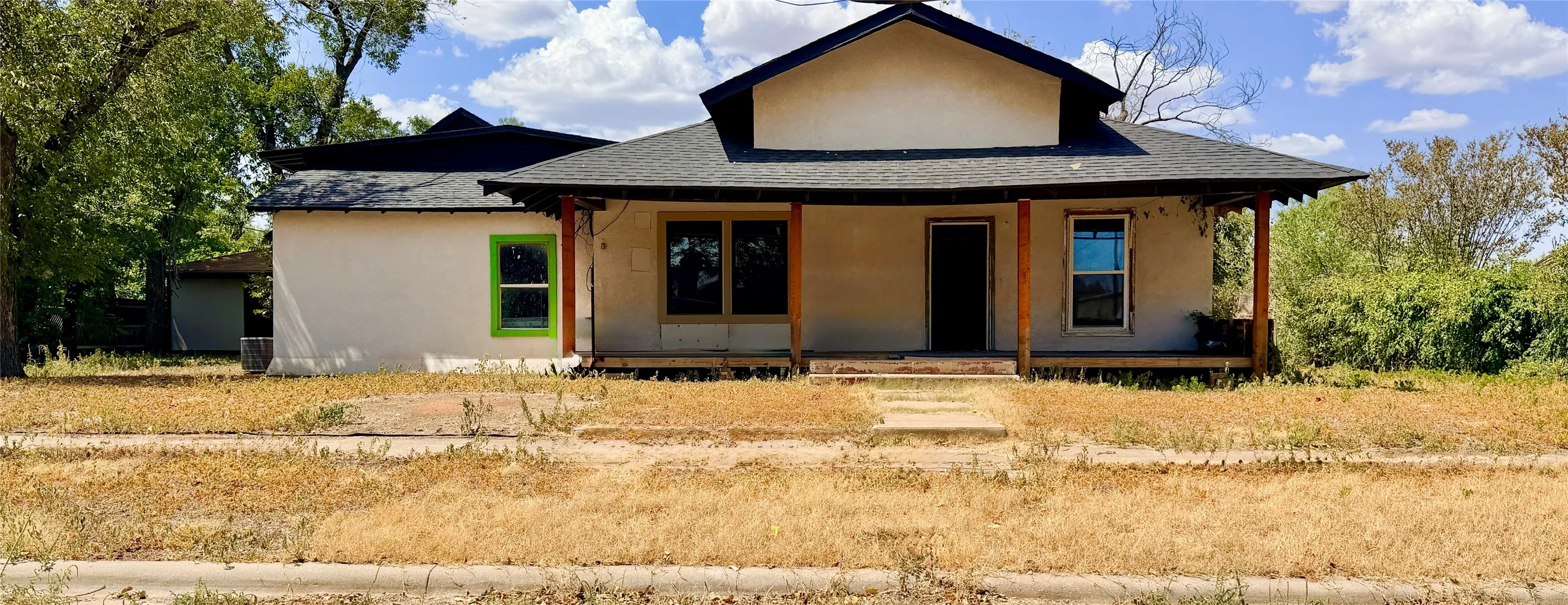 Single Family Residence For Sale in Taylor County , 808 Trundy, Merkel, Texas 79536, 4 Bedroom, 2 Bathroom, 1 Garage spaces, 2,636 Sqft, built in 1932, mls#21379200, Real Estate Agent in Merkel, Homes For Sale in Taylor county, Homes For Sale in Merkel, Realtor in Merkel Texas, Real Estate Brokerage Independent Realty Texas, Luminita Cordes Realtor