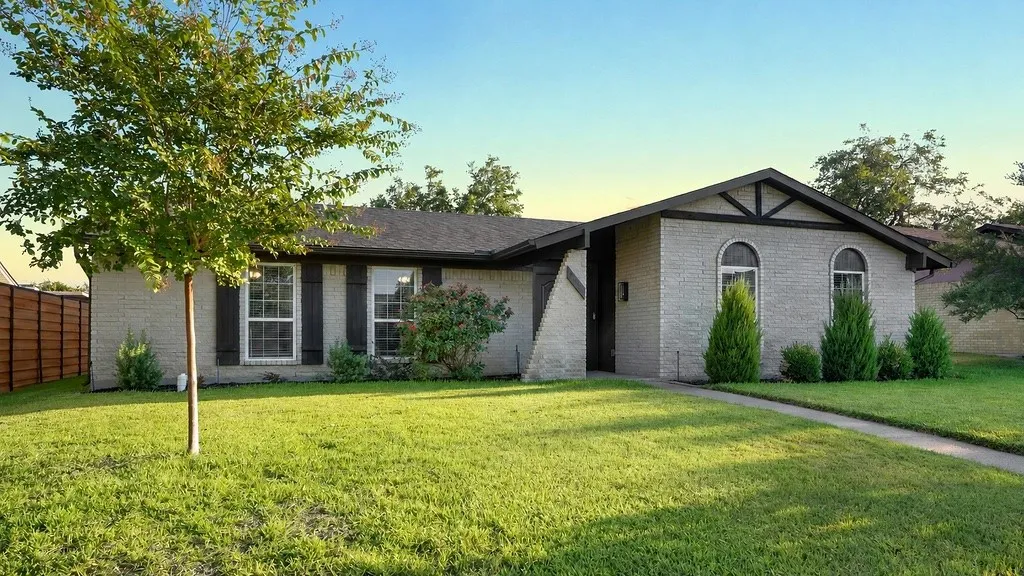 Single Family Residence For Sale in Dallas County , 2006 Clearfield Circle, Richardson, Texas 75081, 3 Bedroom, 2 Bathroom, 2 Garage spaces, 1,545 Sqft, built in 1973, mls#21375782, Real Estate Agent in Richardson, Homes For Sale in Dallas county, Homes For Sale in Richardson, Realtor in Richardson Texas, Real Estate Brokerage Independent Realty Texas, Luminita Cordes Realtor