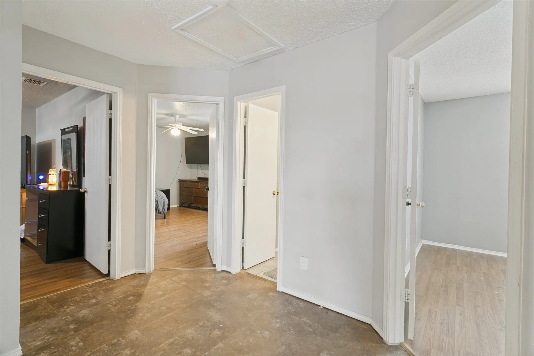 Single Family Residence For Sale in Tarrant County , 3925 Stonewick Court, Fort Worth, Texas 76123, 4 Bedroom, 3 Bathroom, 2 Garage spaces, 2,644 Sqft, built in 1999, mls#21356467, Real Estate Agent in Fort Worth, Homes For Sale in Tarrant county, Homes For Sale in Fort Worth, Realtor in Fort Worth Texas, Real Estate Brokerage Independent Realty Texas, Luminita Cordes Realtor