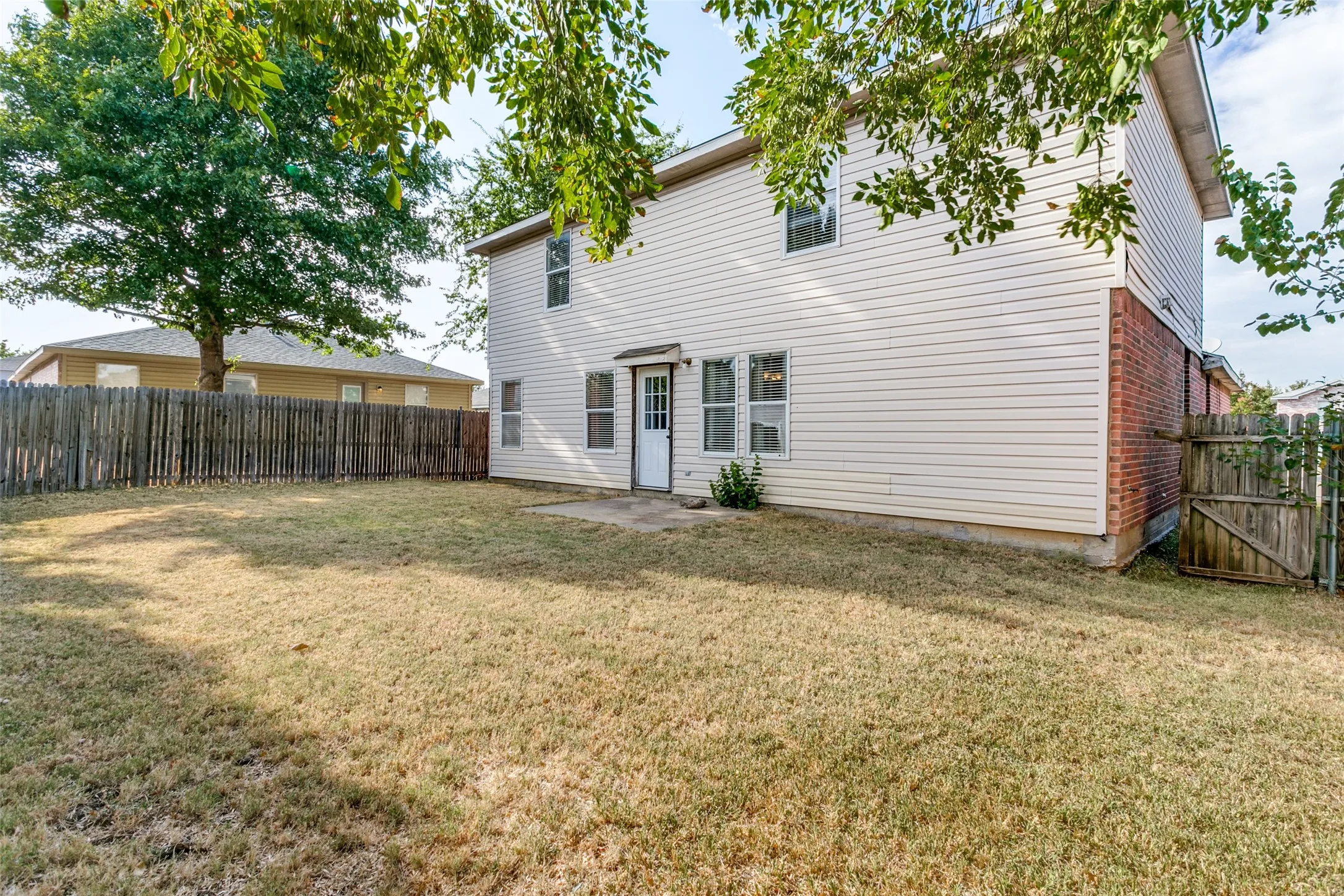 Single Family Residence For Sale in Tarrant County , 3925 Stonewick Court, Fort Worth, Texas 76123, 4 Bedroom, 3 Bathroom, 2 Garage spaces, 2,644 Sqft, built in 1999, mls#21356467, Real Estate Agent in Fort Worth, Homes For Sale in Tarrant county, Homes For Sale in Fort Worth, Realtor in Fort Worth Texas, Real Estate Brokerage Independent Realty Texas, Luminita Cordes Realtor