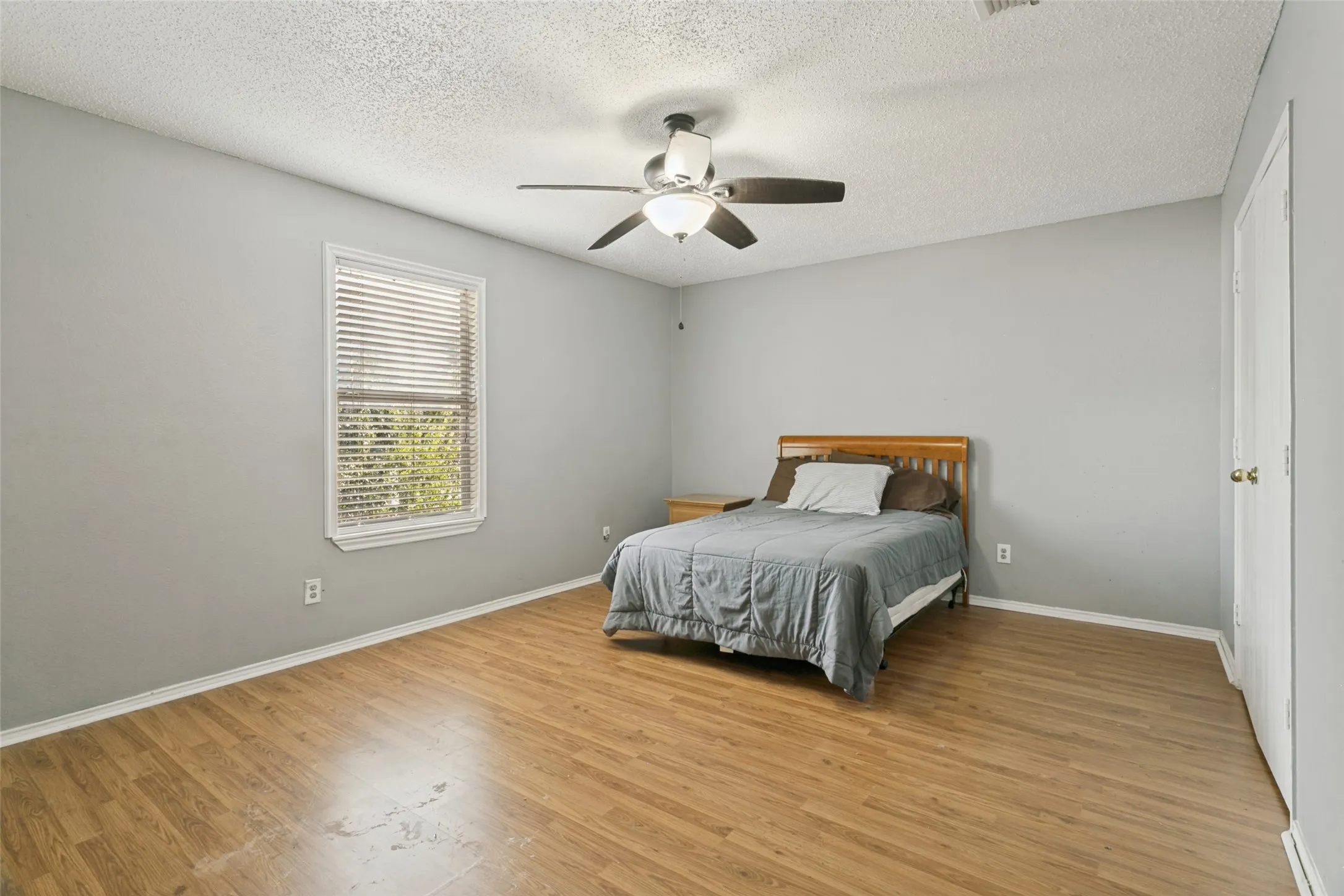 Single Family Residence For Sale in Tarrant County , 3925 Stonewick Court, Fort Worth, Texas 76123, 4 Bedroom, 3 Bathroom, 2 Garage spaces, 2,644 Sqft, built in 1999, mls#21356467, Real Estate Agent in Fort Worth, Homes For Sale in Tarrant county, Homes For Sale in Fort Worth, Realtor in Fort Worth Texas, Real Estate Brokerage Independent Realty Texas, Luminita Cordes Realtor