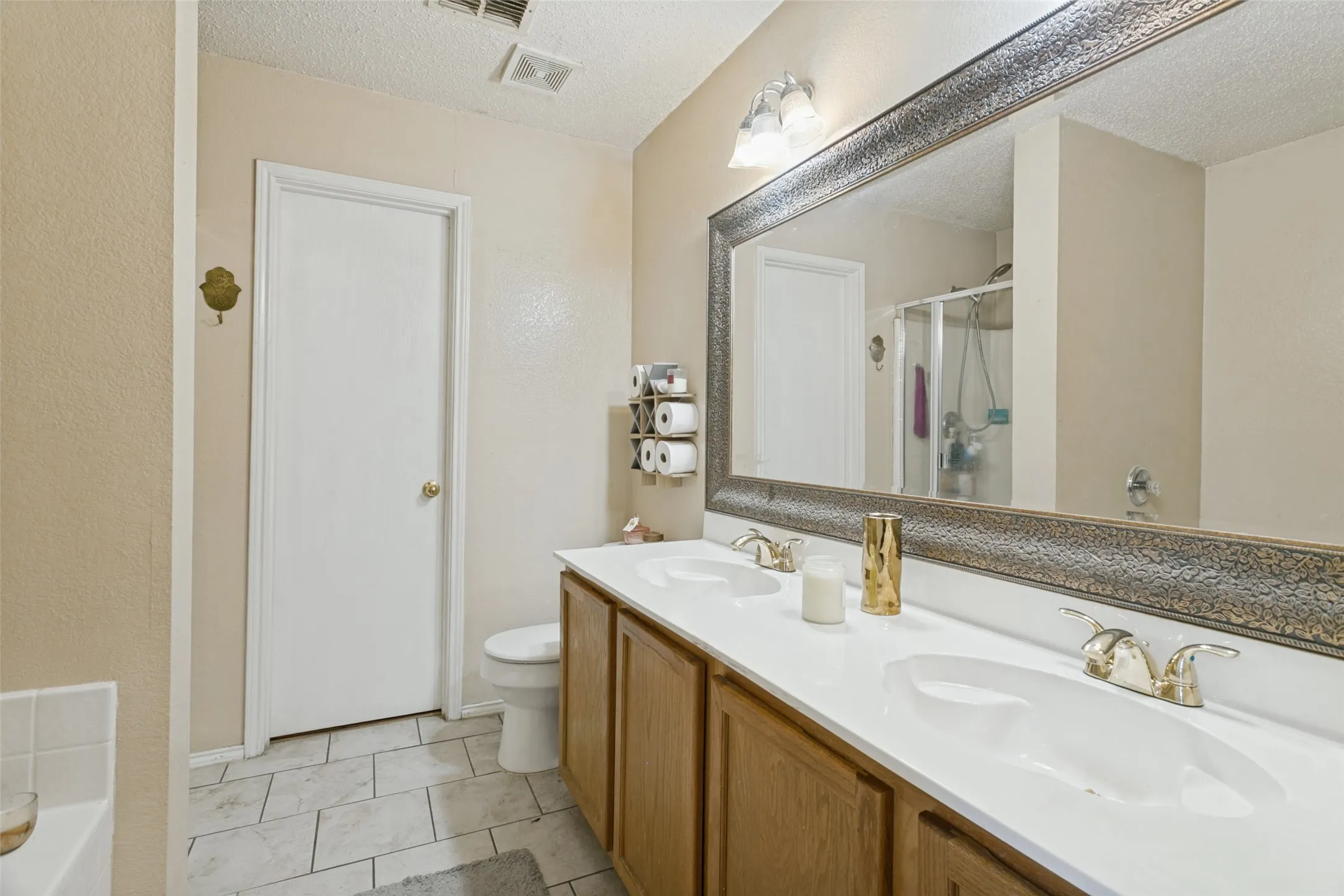 Single Family Residence For Sale in Tarrant County , 3925 Stonewick Court, Fort Worth, Texas 76123, 4 Bedroom, 3 Bathroom, 2 Garage spaces, 2,644 Sqft, built in 1999, mls#21356467, Real Estate Agent in Fort Worth, Homes For Sale in Tarrant county, Homes For Sale in Fort Worth, Realtor in Fort Worth Texas, Real Estate Brokerage Independent Realty Texas, Luminita Cordes Realtor