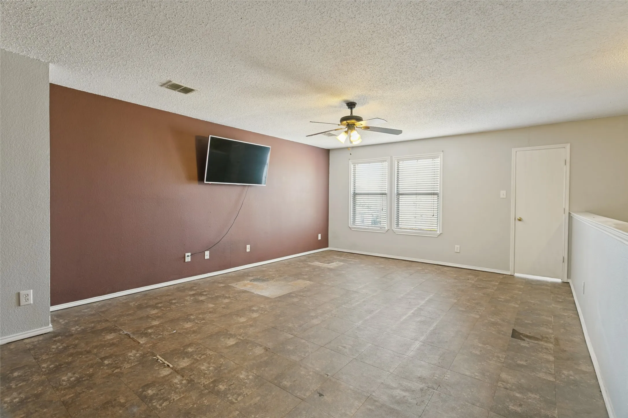 Single Family Residence For Sale in Tarrant County , 3925 Stonewick Court, Fort Worth, Texas 76123, 4 Bedroom, 3 Bathroom, 2 Garage spaces, 2,644 Sqft, built in 1999, mls#21356467, Real Estate Agent in Fort Worth, Homes For Sale in Tarrant county, Homes For Sale in Fort Worth, Realtor in Fort Worth Texas, Real Estate Brokerage Independent Realty Texas, Luminita Cordes Realtor