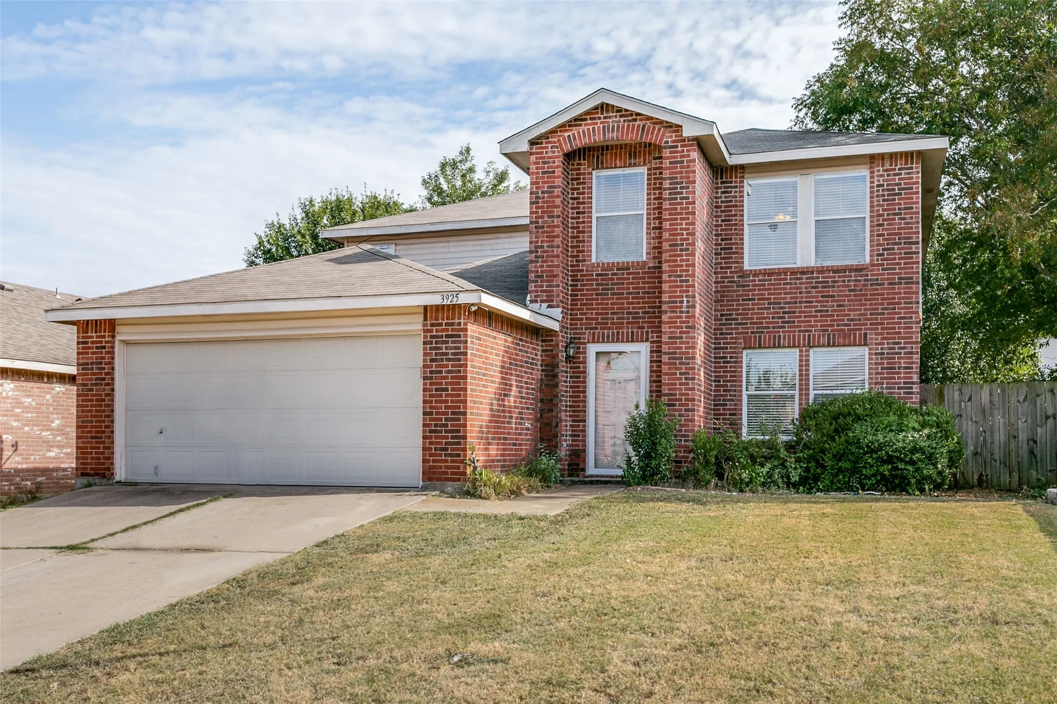 Single Family Residence For Sale in Tarrant County , 3925 Stonewick Court, Fort Worth, Texas 76123, 4 Bedroom, 3 Bathroom, 2 Garage spaces, 2,644 Sqft, built in 1999, mls#21356467, Real Estate Agent in Fort Worth, Homes For Sale in Tarrant county, Homes For Sale in Fort Worth, Realtor in Fort Worth Texas, Real Estate Brokerage Independent Realty Texas, Luminita Cordes Realtor