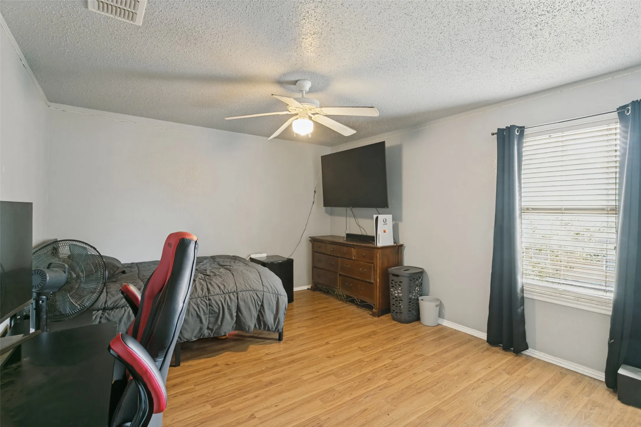 Single Family Residence For Sale in Tarrant County , 3925 Stonewick Court, Fort Worth, Texas 76123, 4 Bedroom, 3 Bathroom, 2 Garage spaces, 2,644 Sqft, built in 1999, mls#21356467, Real Estate Agent in Fort Worth, Homes For Sale in Tarrant county, Homes For Sale in Fort Worth, Realtor in Fort Worth Texas, Real Estate Brokerage Independent Realty Texas, Luminita Cordes Realtor