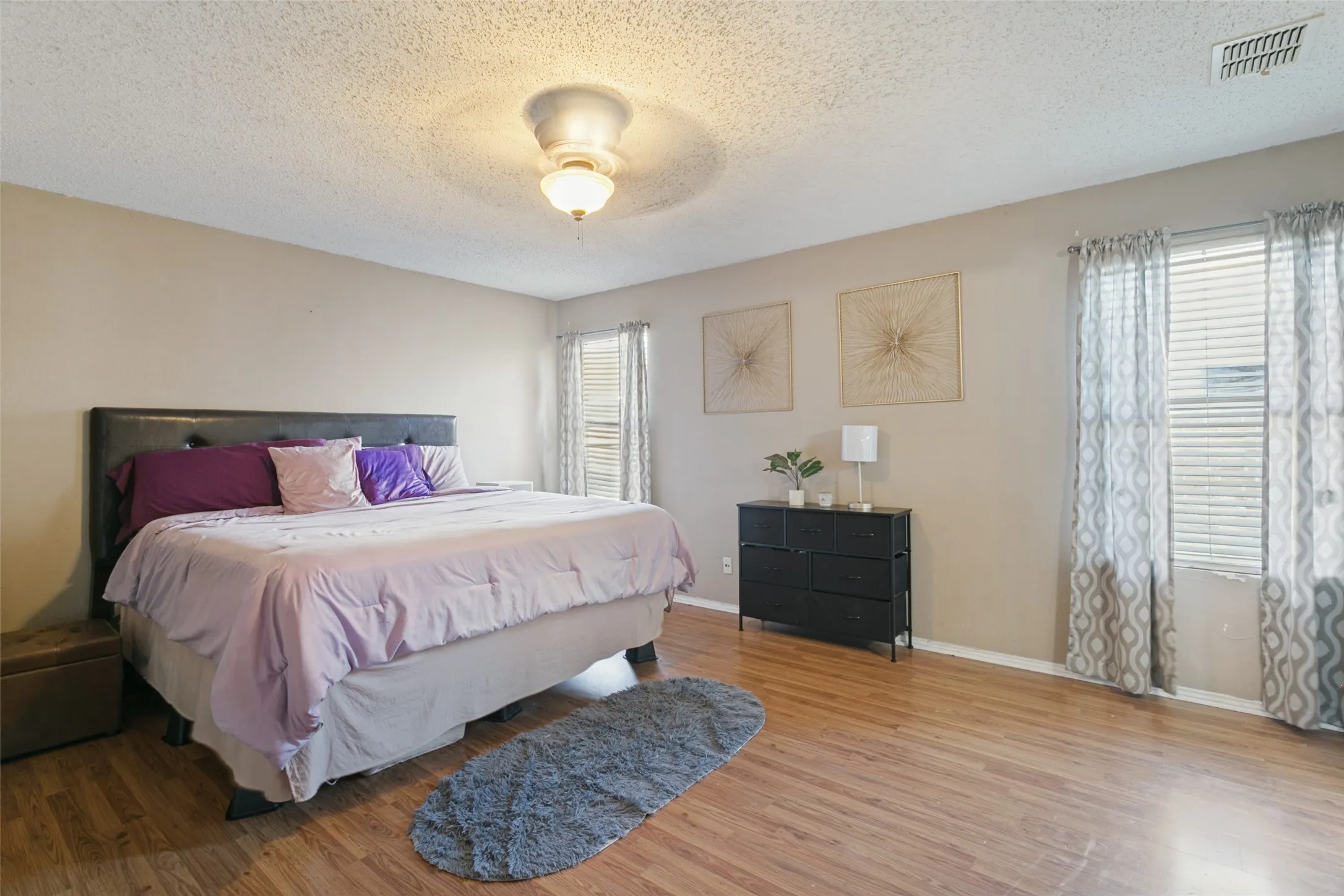 Single Family Residence For Sale in Tarrant County , 3925 Stonewick Court, Fort Worth, Texas 76123, 4 Bedroom, 3 Bathroom, 2 Garage spaces, 2,644 Sqft, built in 1999, mls#21356467, Real Estate Agent in Fort Worth, Homes For Sale in Tarrant county, Homes For Sale in Fort Worth, Realtor in Fort Worth Texas, Real Estate Brokerage Independent Realty Texas, Luminita Cordes Realtor